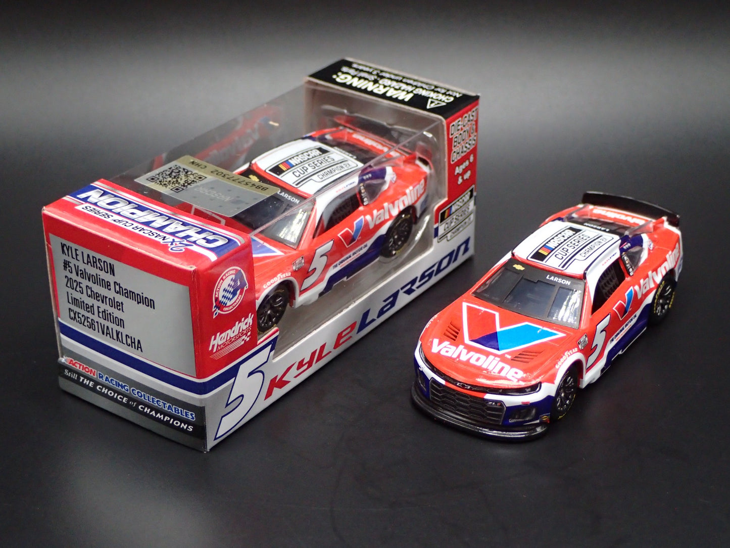 2025 25 CHEVROLET 5 KYLE LARSON VALVOLINE NASCAR CHAMPION 1:64 DIECAST MODEL CAR