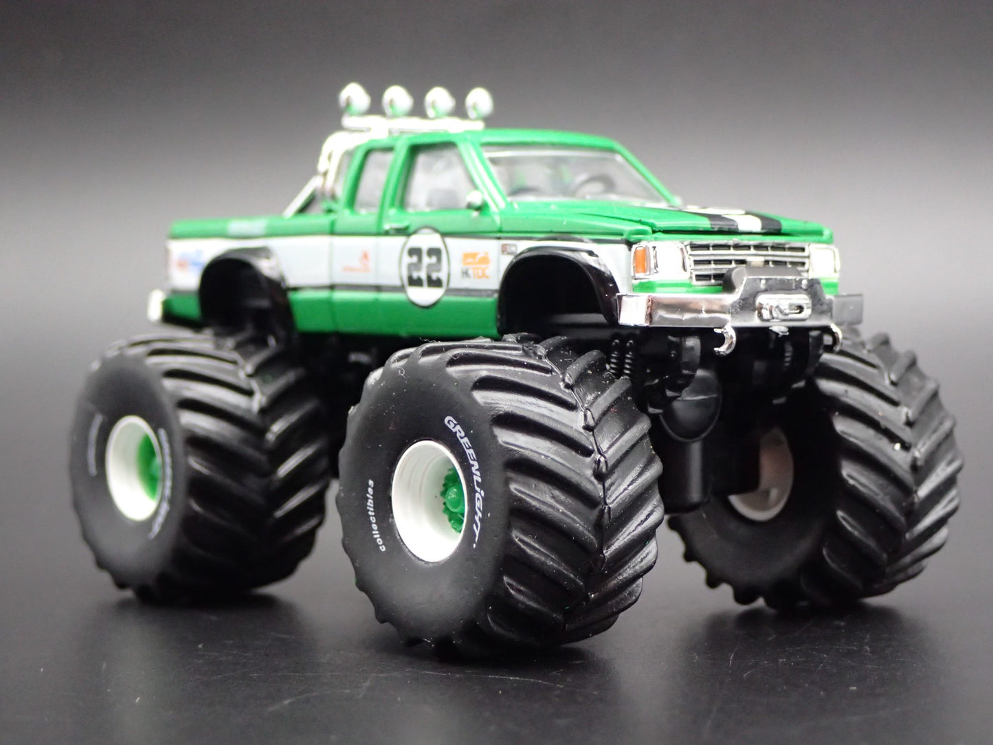 1986 86 CHEVY CHEVROLET S10 MONSTER PICKUP TRUCK 1:64 SCALE DIECAST MODEL CAR