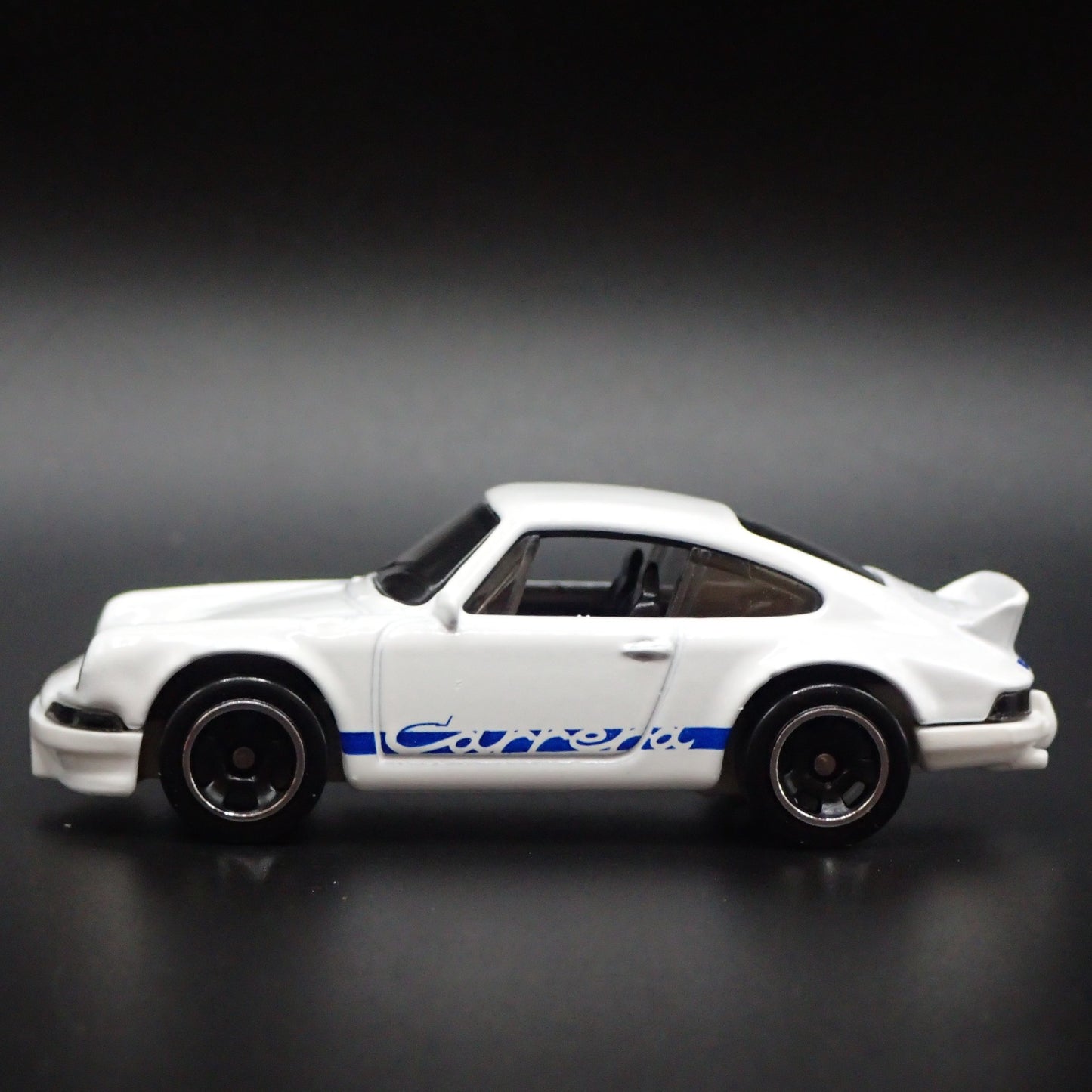 1973-1977 PORSCHE 911 CARRERA RS 2.7 1:64 SCALE COLLECTIBLE DIECAST MODEL CAR