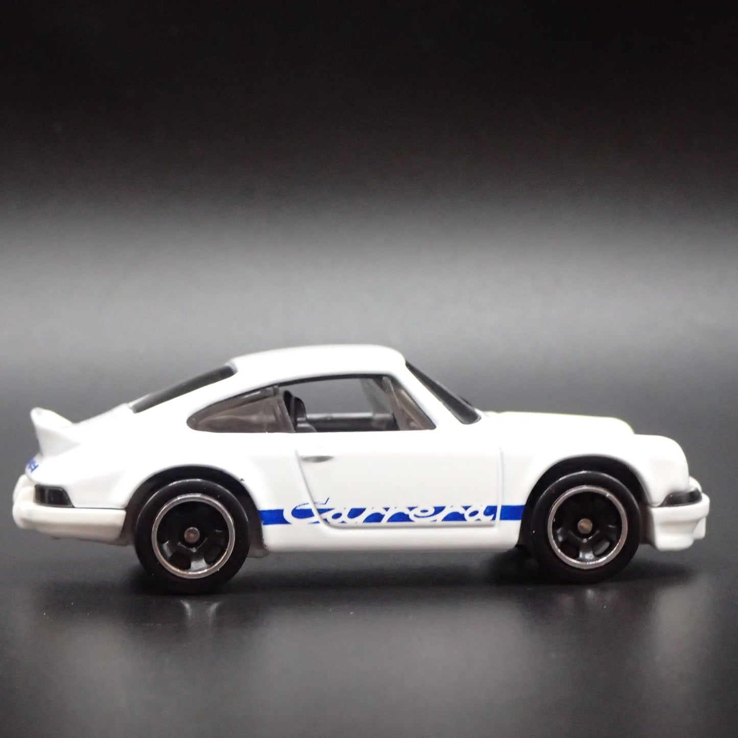 1973-1977 PORSCHE 911 CARRERA RS 2.7 1:64 SCALE COLLECTIBLE DIECAST MODEL CAR