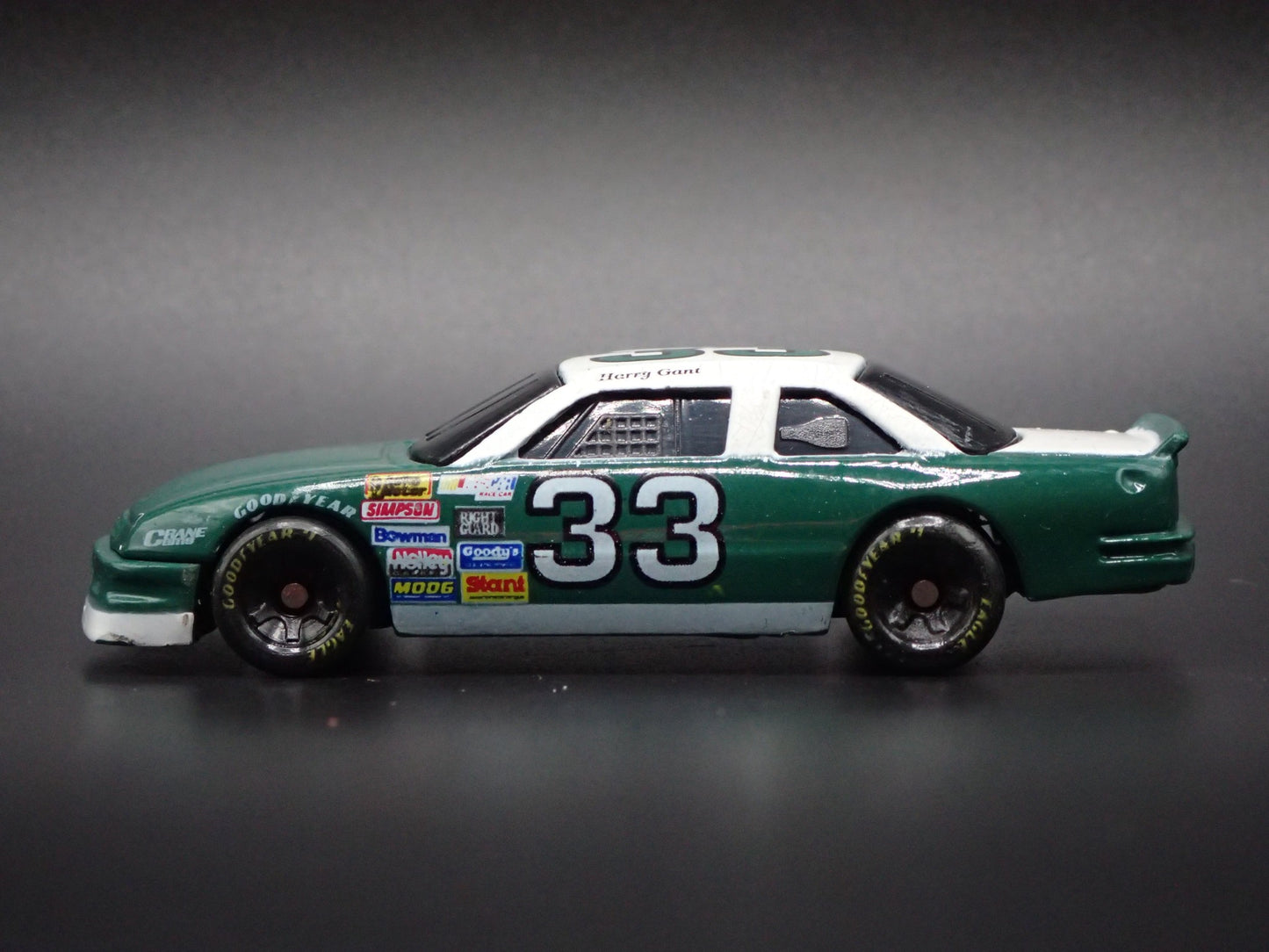 1994 94 BUICK 33 HARRY GANT NASCAR 1:64 SCALE COLLECTIBLE DIECAST MODEL CAR