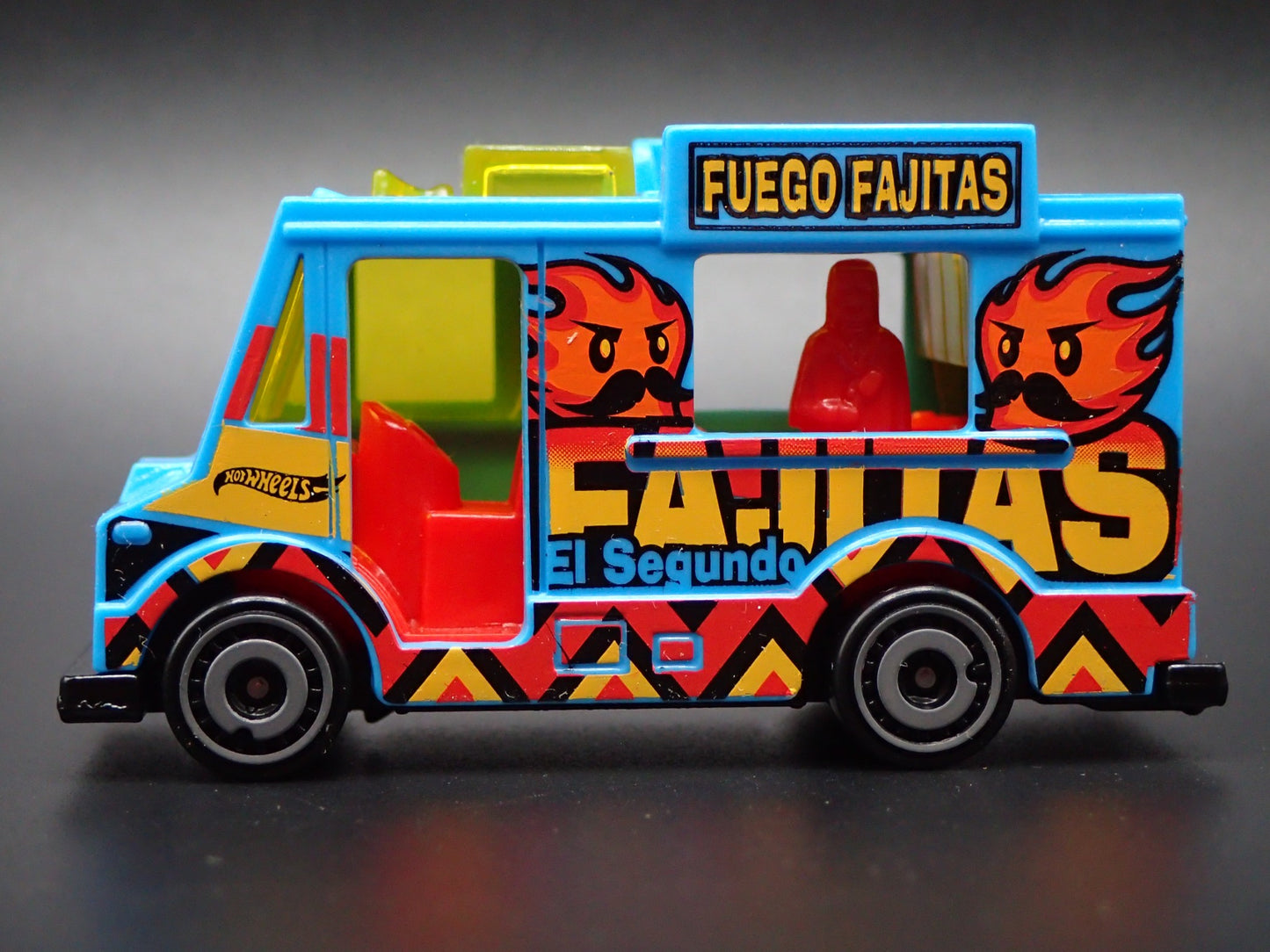 FOOD TRUCK FUEGO FAJITAS  1:64 MB SCALE COLLECTIBLE DIORAMA DIECAST MODEL CAR