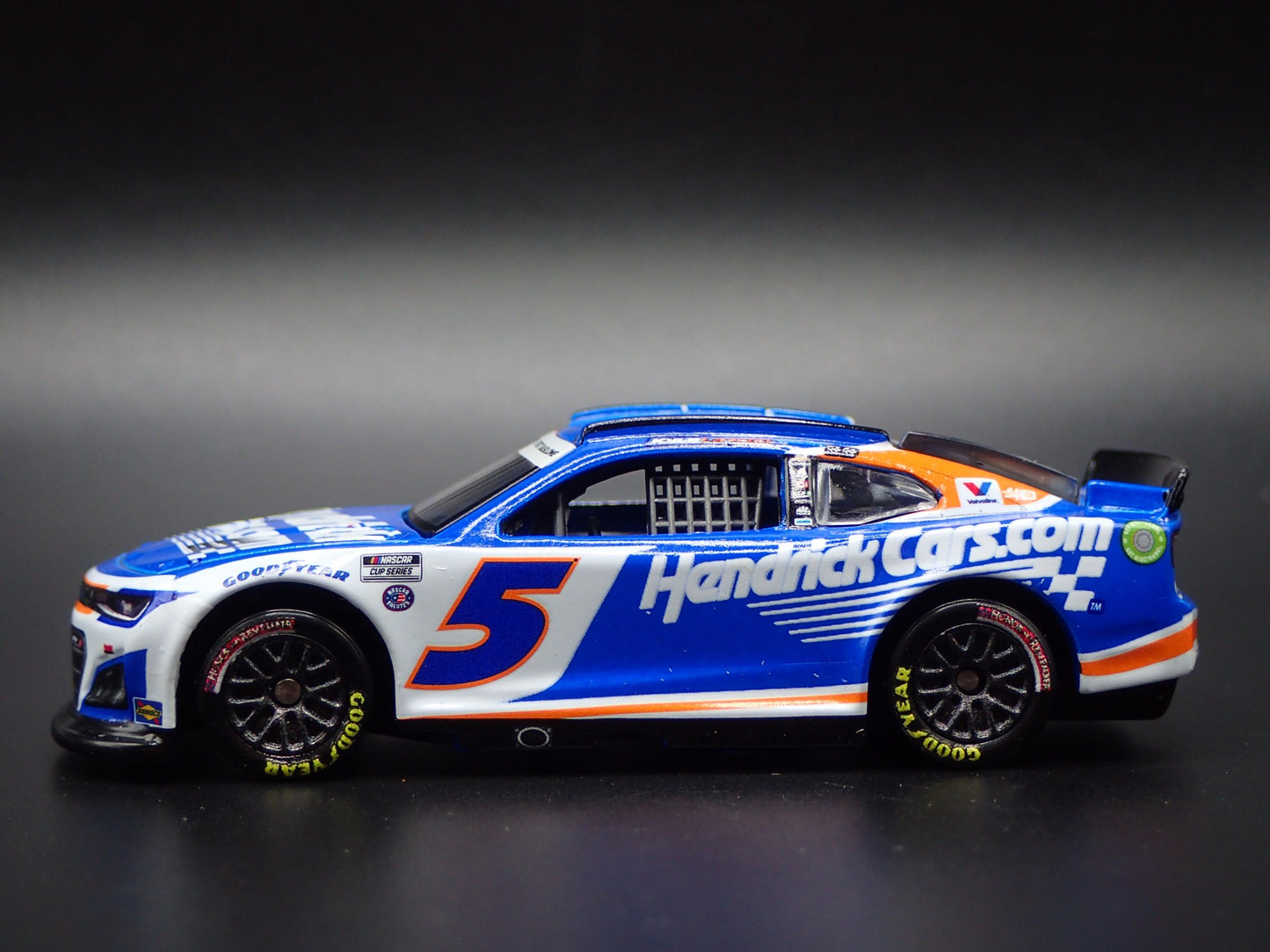 2024 CHEVY CAMARO ZL1 5 KYLE LARSON HENDRICKCARS NASCAR 1:64 DIECAST MODEL CAR
