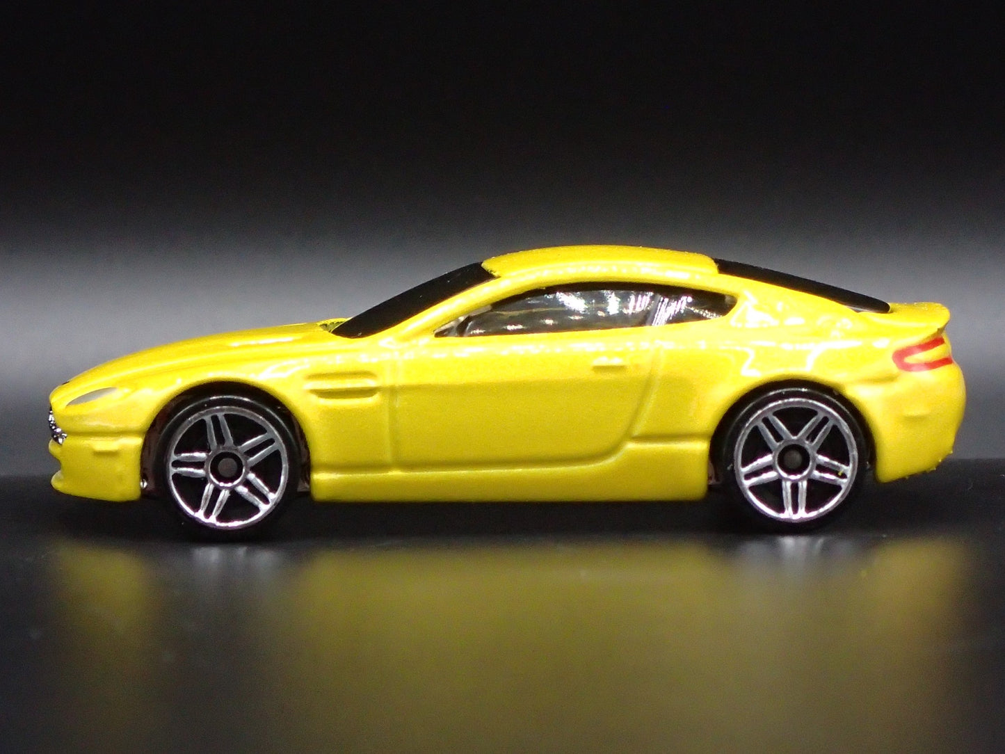 2006-2018 ASTON MARTIN V8 VANTAGE YELLOW 1/64 SCALE DIORAMA DIECAST MODEL CAR