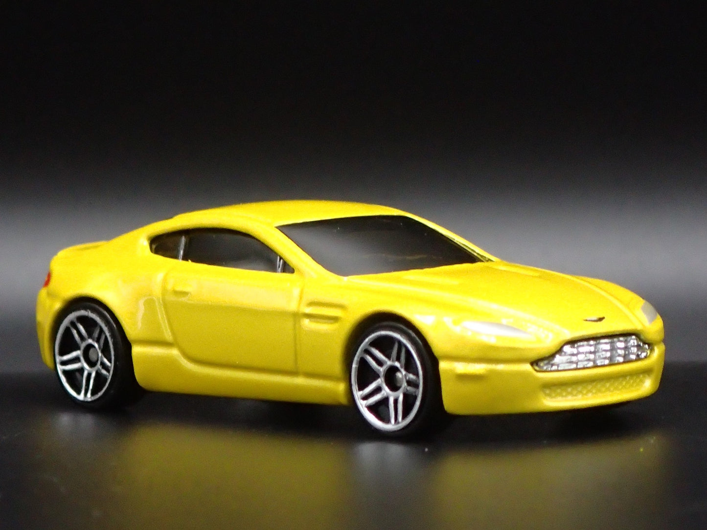 2006-2018 ASTON MARTIN V8 VANTAGE YELLOW 1/64 SCALE DIORAMA DIECAST MODEL CAR