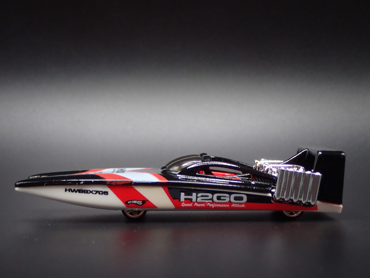 SPEED BOAT RACING 1:64 HW SCALE COLLECTIBLE DIORAMA DIECAST MODEL CAR