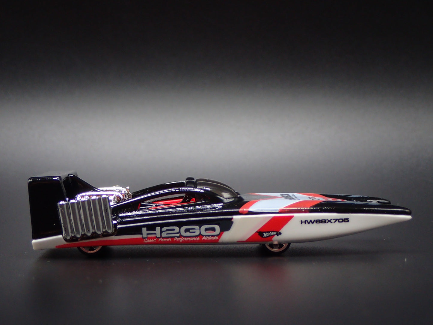 SPEED BOAT RACING 1:64 HW SCALE COLLECTIBLE DIORAMA DIECAST MODEL CAR