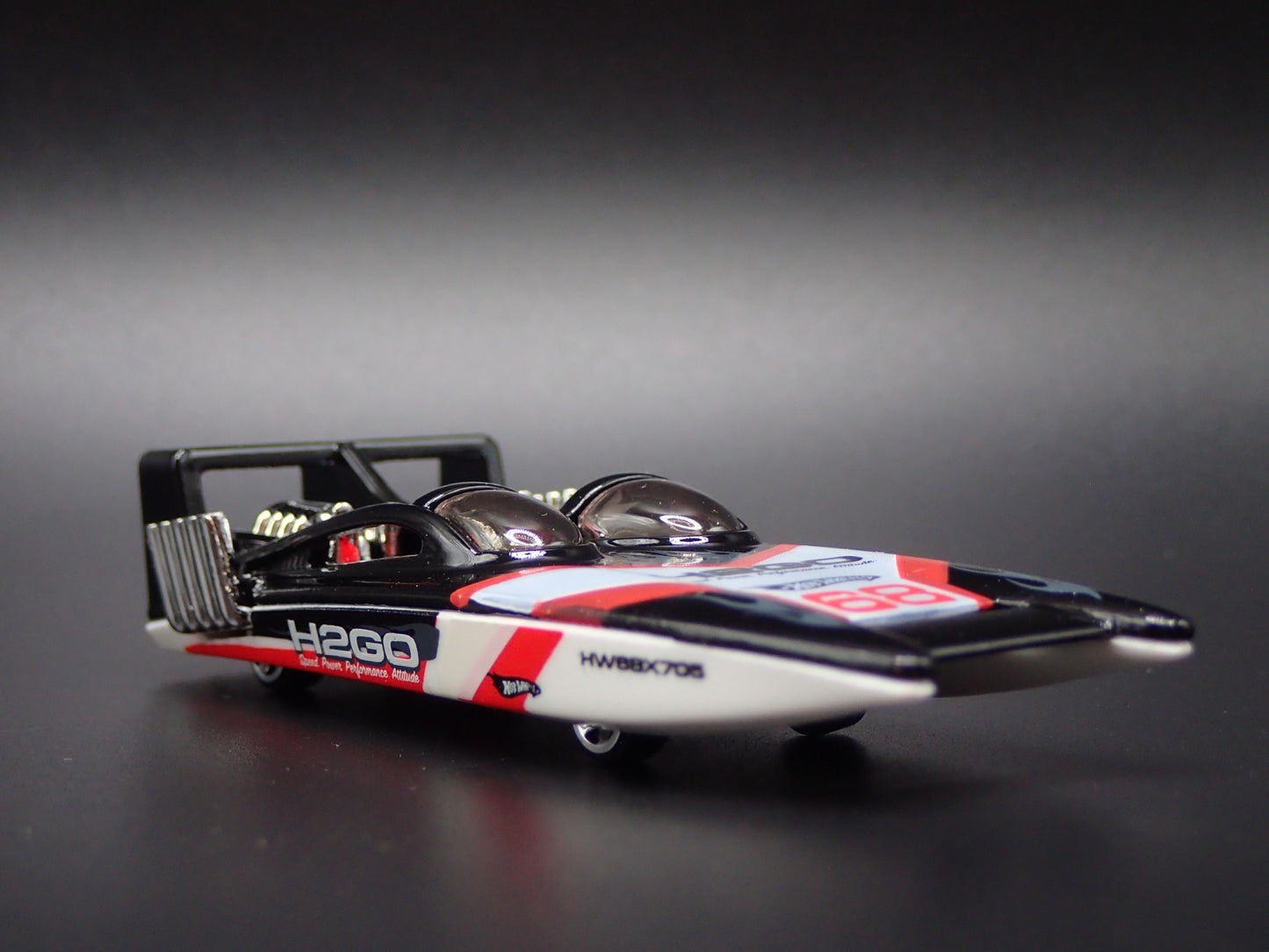 SPEED BOAT RACING 1:64 HW SCALE COLLECTIBLE DIORAMA DIECAST MODEL CAR