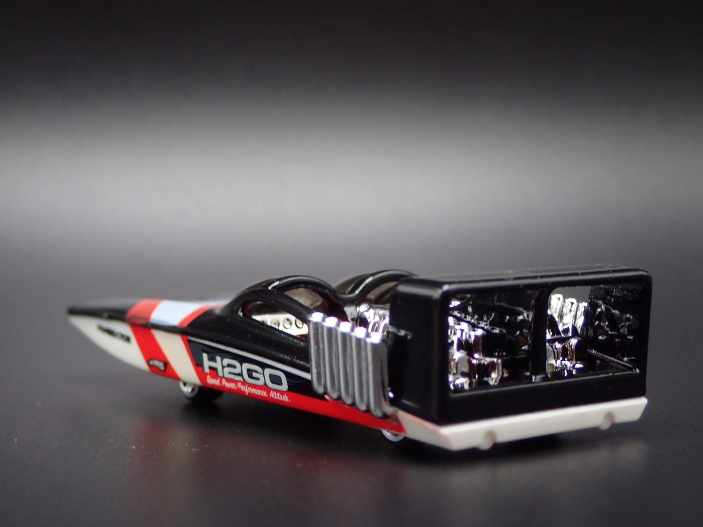 SPEED BOAT RACING 1:64 HW SCALE COLLECTIBLE DIORAMA DIECAST MODEL CAR