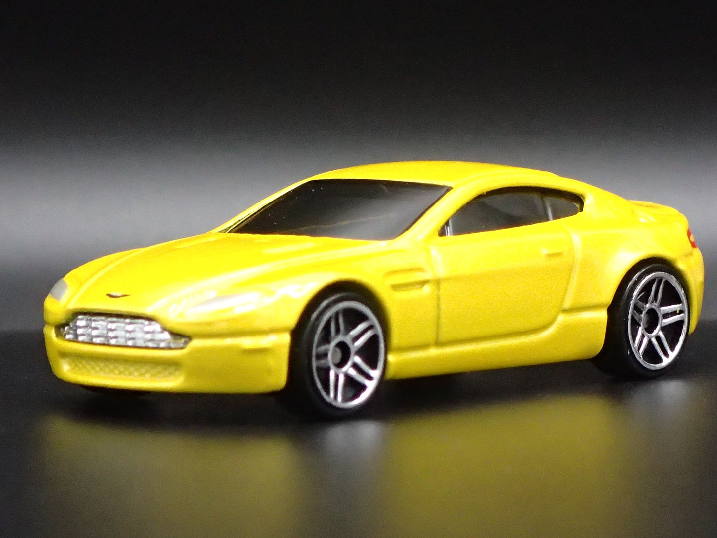 2006-2018 ASTON MARTIN V8 VANTAGE YELLOW 1/64 SCALE DIORAMA DIECAST MODEL CAR