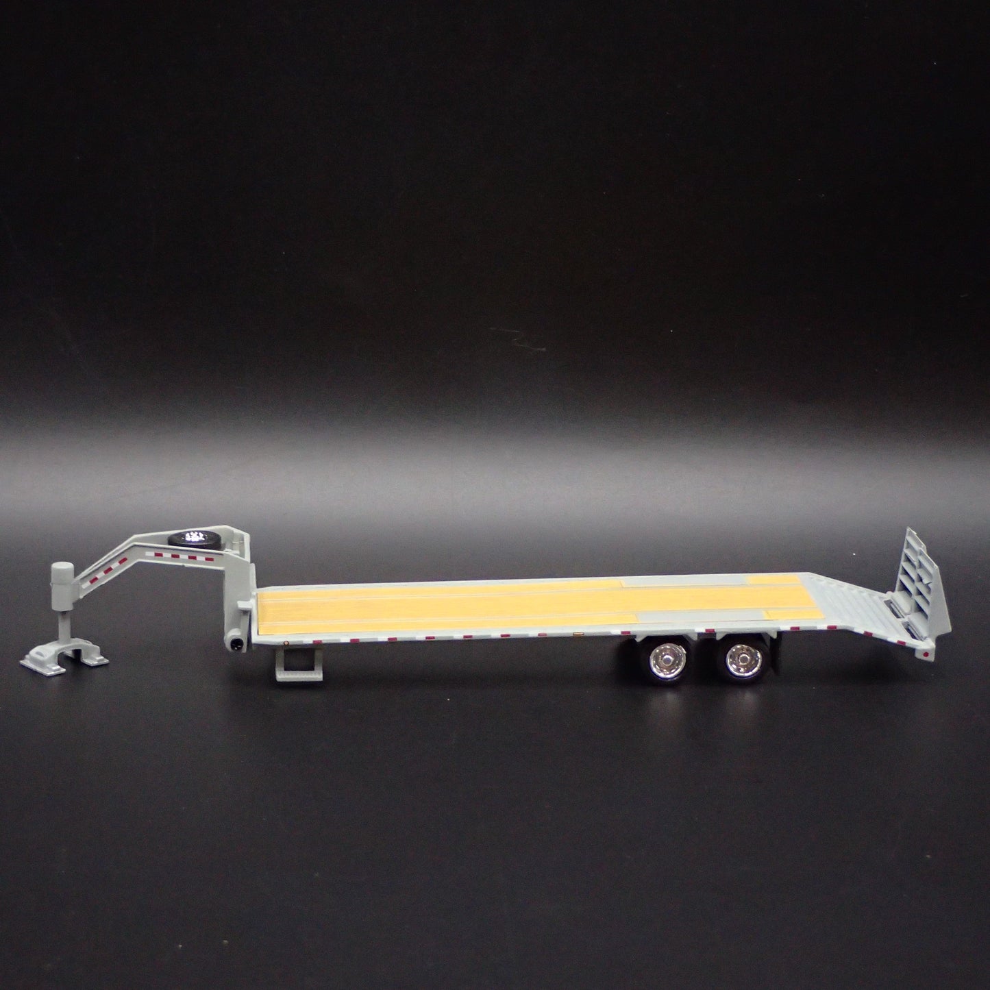 GOOSENECK FLATBED TRAILER w LOADING RAMP, HITCH 1:64 SCALE DIORAMA DIECAST MODEL