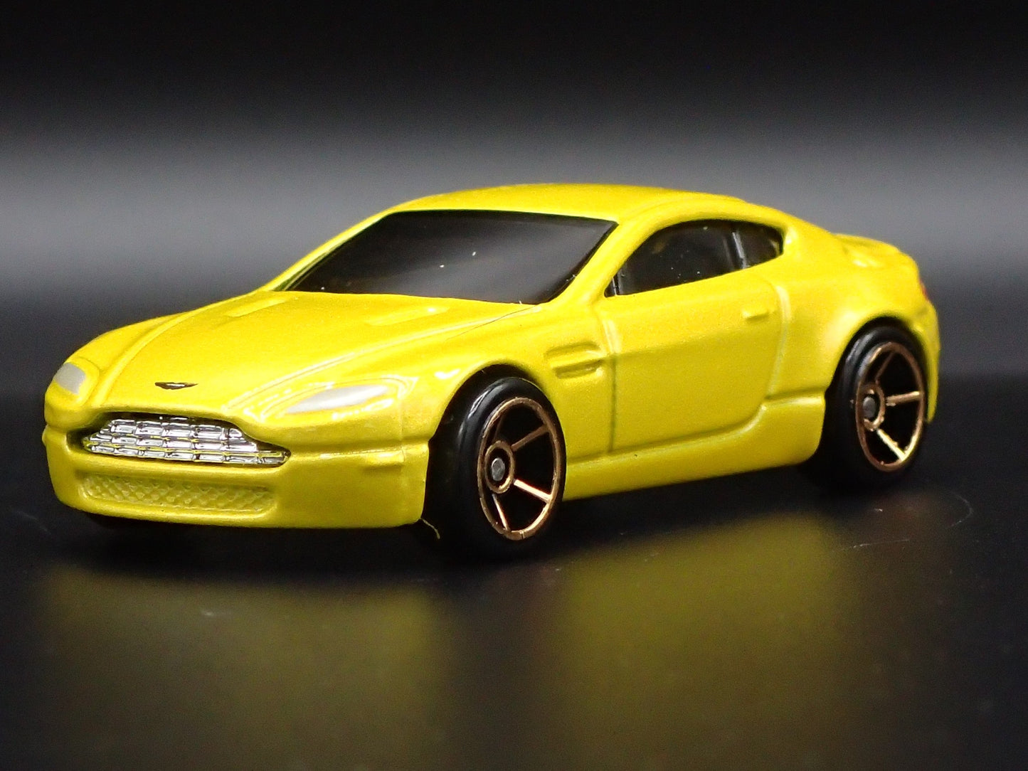 2006-2018 ASTON MARTIN V8 VANTAGE YELLOW 1/64 SCALE DIORAMA DIECAST MODEL CAR