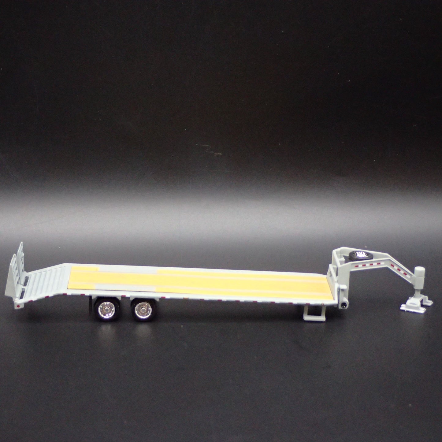 GOOSENECK FLATBED TRAILER w LOADING RAMP, HITCH 1:64 SCALE DIORAMA DIECAST MODEL