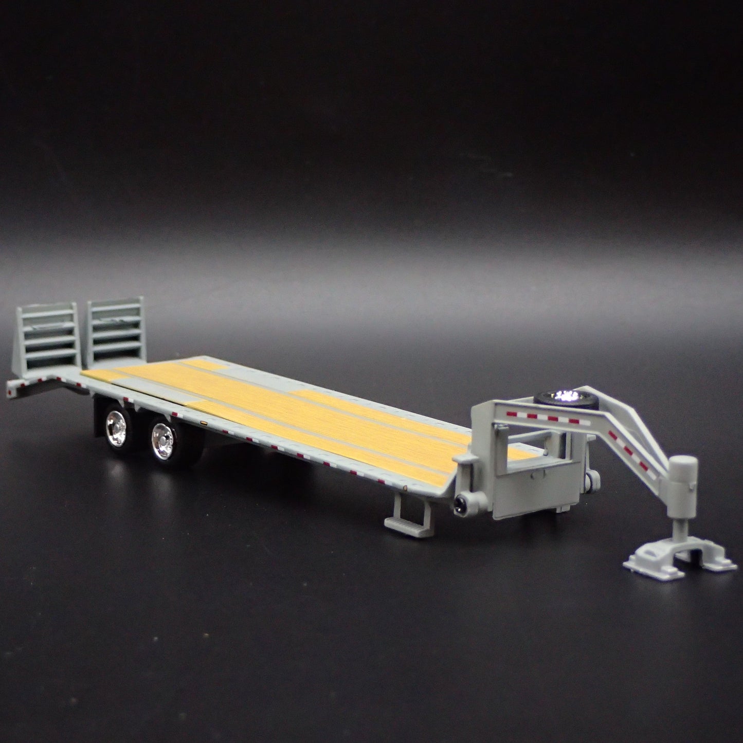 GOOSENECK FLATBED TRAILER w LOADING RAMP, HITCH 1:64 SCALE DIORAMA DIECAST MODEL