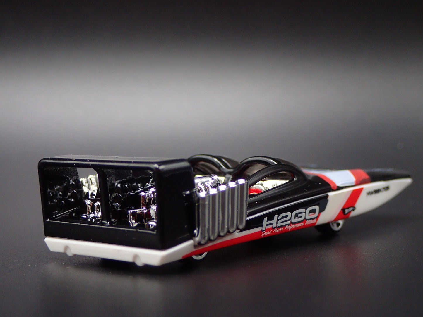 SPEED BOAT RACING 1:64 HW SCALE COLLECTIBLE DIORAMA DIECAST MODEL CAR