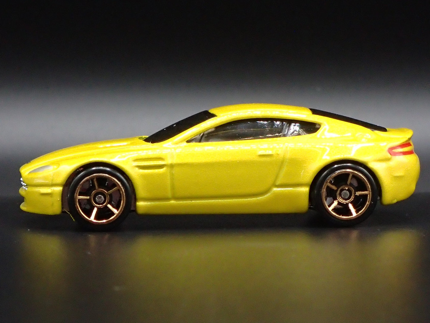 2006-2018 ASTON MARTIN V8 VANTAGE YELLOW 1/64 SCALE DIORAMA DIECAST MODEL CAR