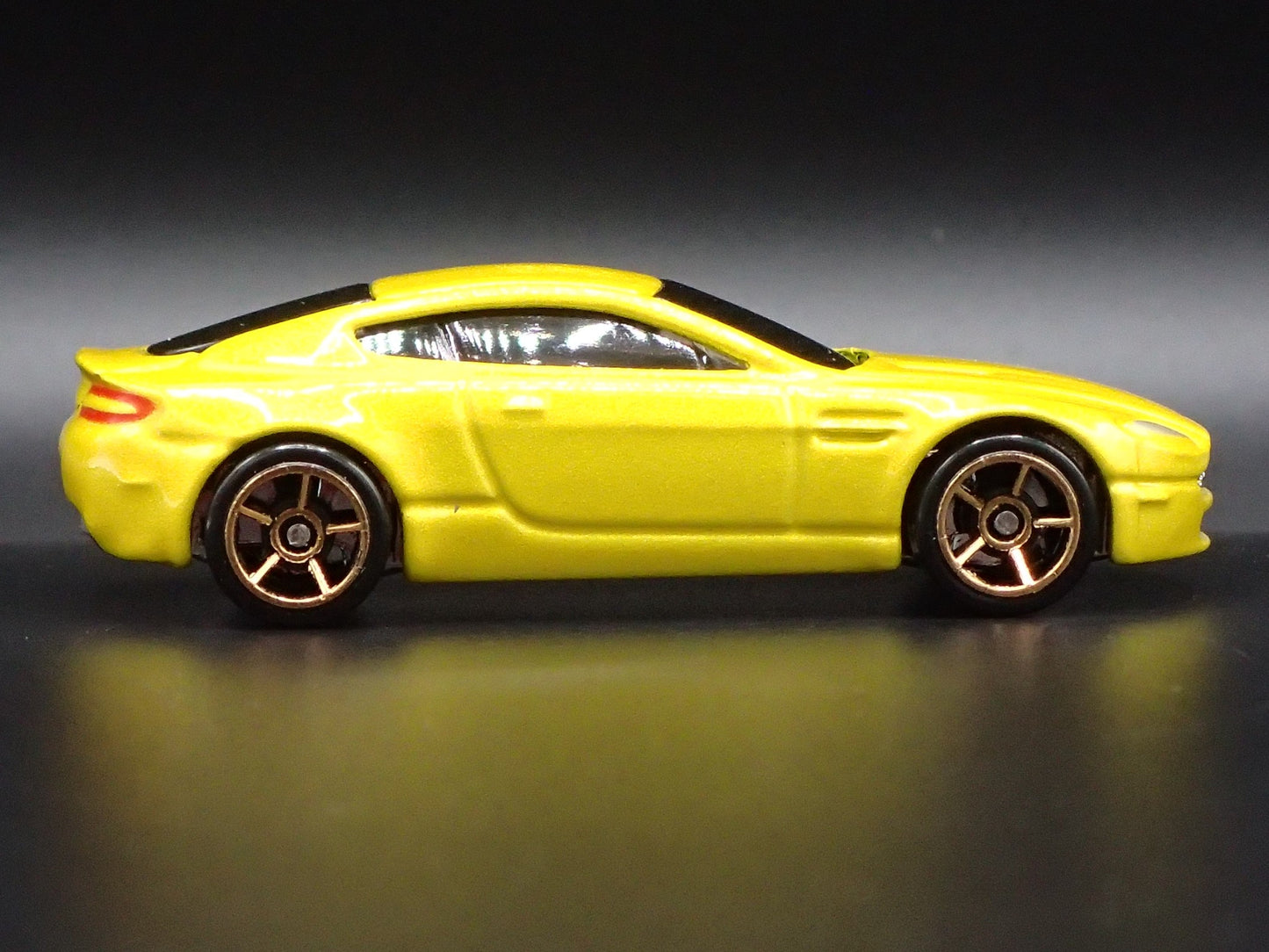 2006-2018 ASTON MARTIN V8 VANTAGE YELLOW 1/64 SCALE DIORAMA DIECAST MODEL CAR