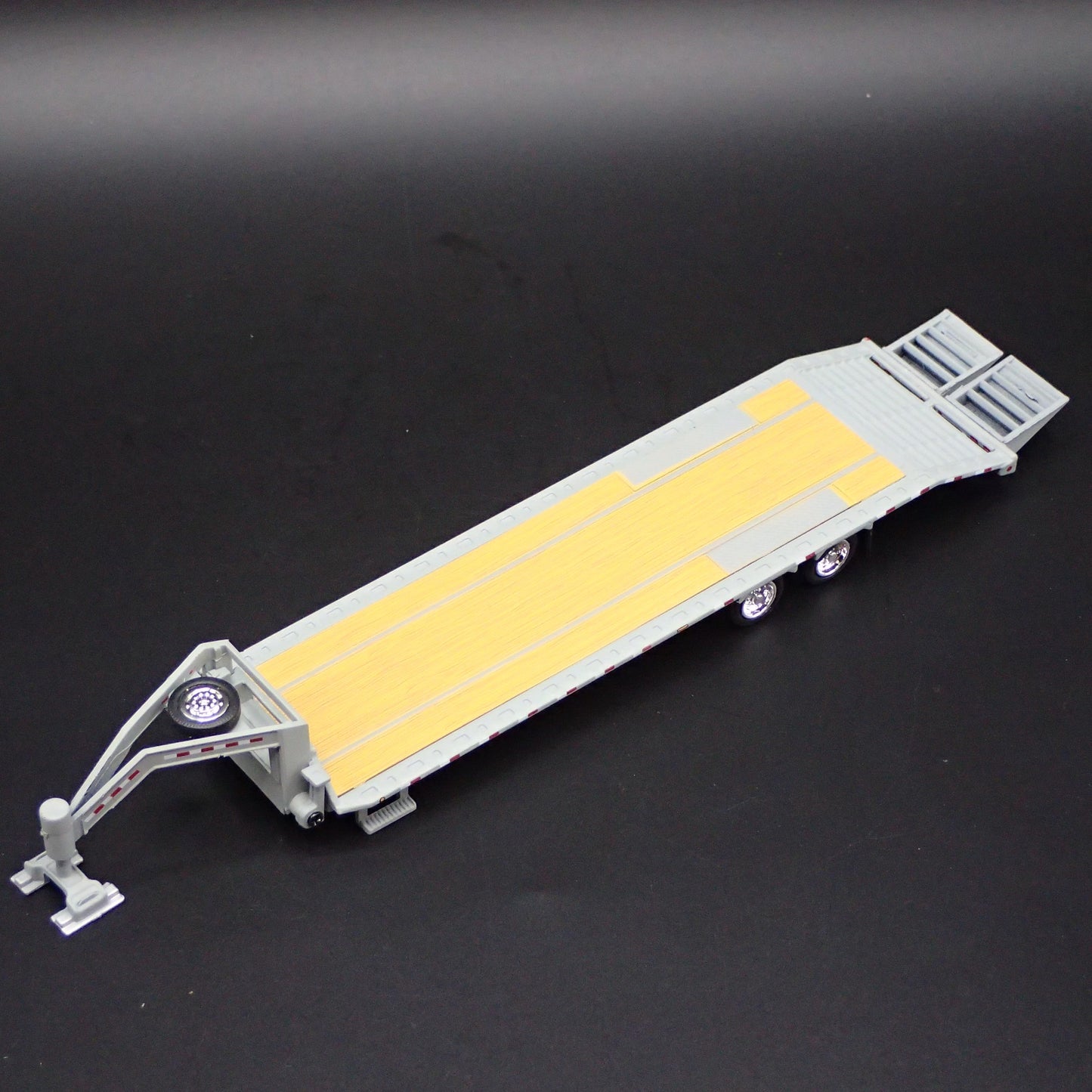 GOOSENECK FLATBED TRAILER w LOADING RAMP, HITCH 1:64 SCALE DIORAMA DIECAST MODEL