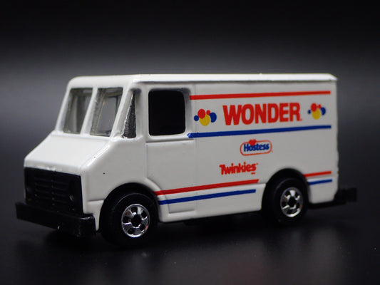 GMC STEP BOX VAN WONDER HOSTESS TWINKIES 1:64 HW SCALE DIORAMA DIECAST MODEL CAR