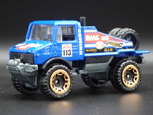 MERCEDES-BENZ UNIMOG 1300 UTILITY TRUCK 1:64 SCALE DIORAMA DIECAST MODEL CAR