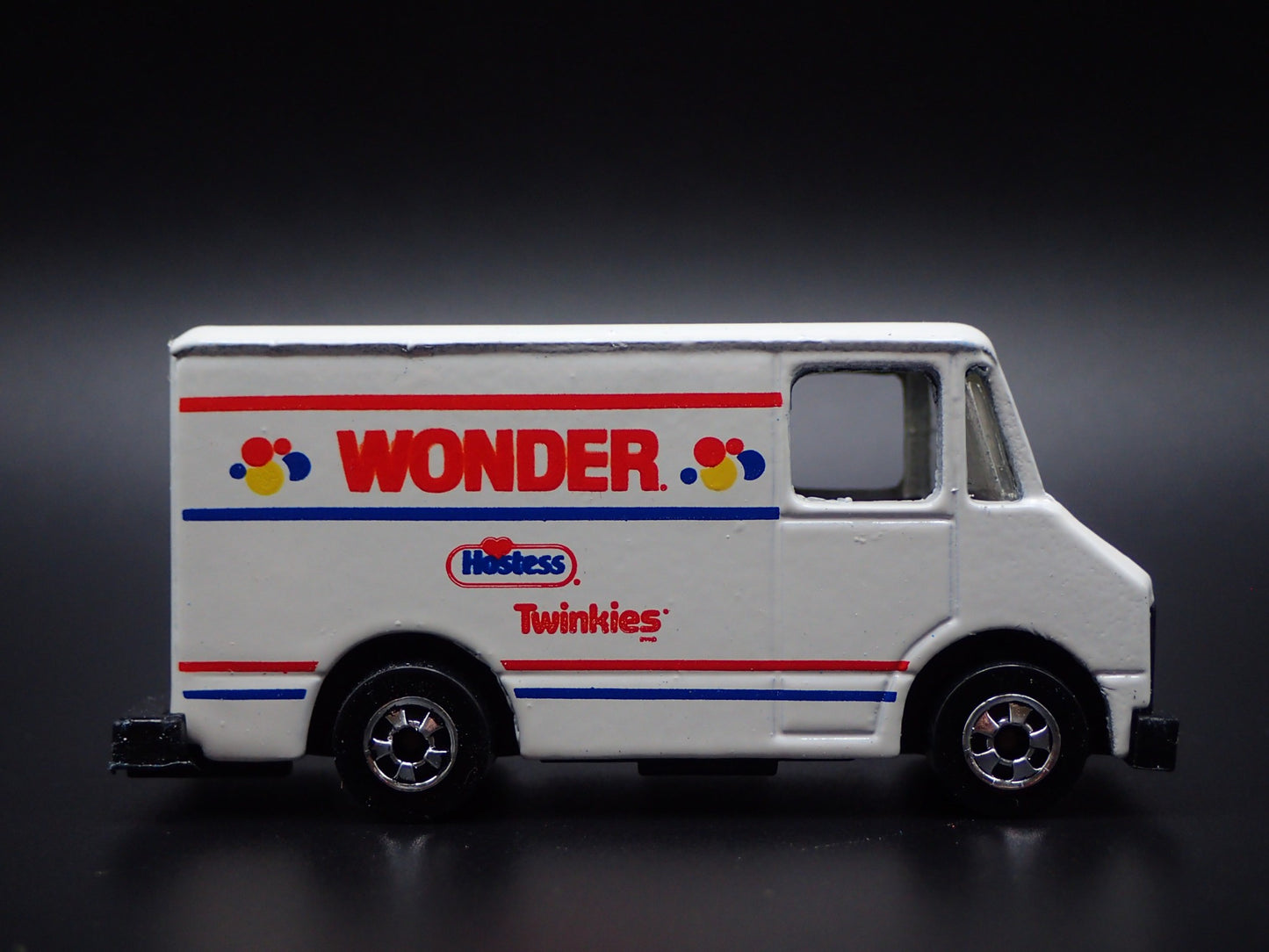 GMC STEP BOX VAN WONDER HOSTESS TWINKIES 1:64 HW SCALE DIORAMA DIECAST MODEL CAR