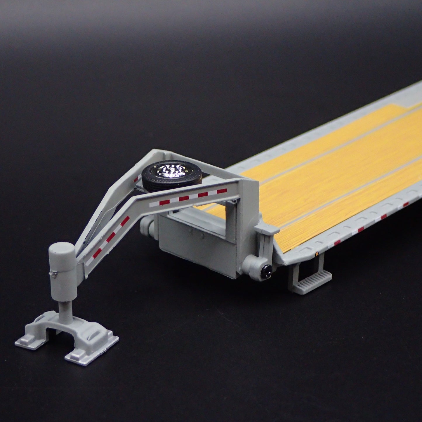 GOOSENECK FLATBED TRAILER w LOADING RAMP, HITCH 1:64 SCALE DIORAMA DIECAST MODEL