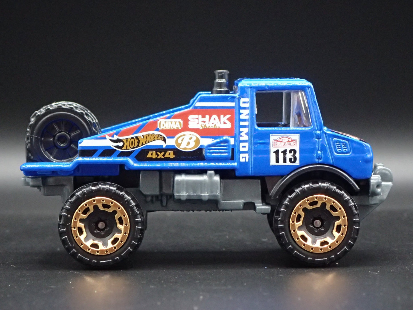 MERCEDES-BENZ UNIMOG 1300 UTILITY TRUCK 1:64 SCALE DIORAMA DIECAST MODEL CAR