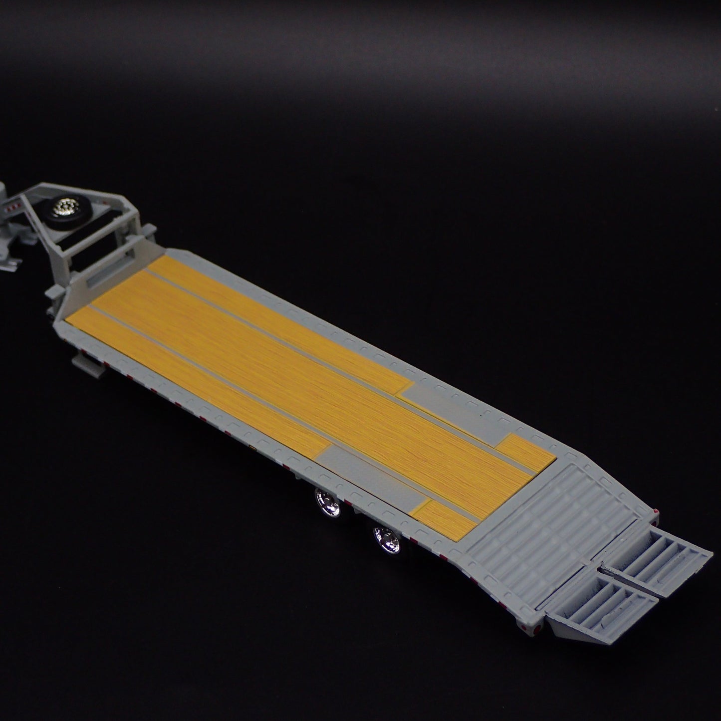 GOOSENECK FLATBED TRAILER w LOADING RAMP, HITCH 1:64 SCALE DIORAMA DIECAST MODEL