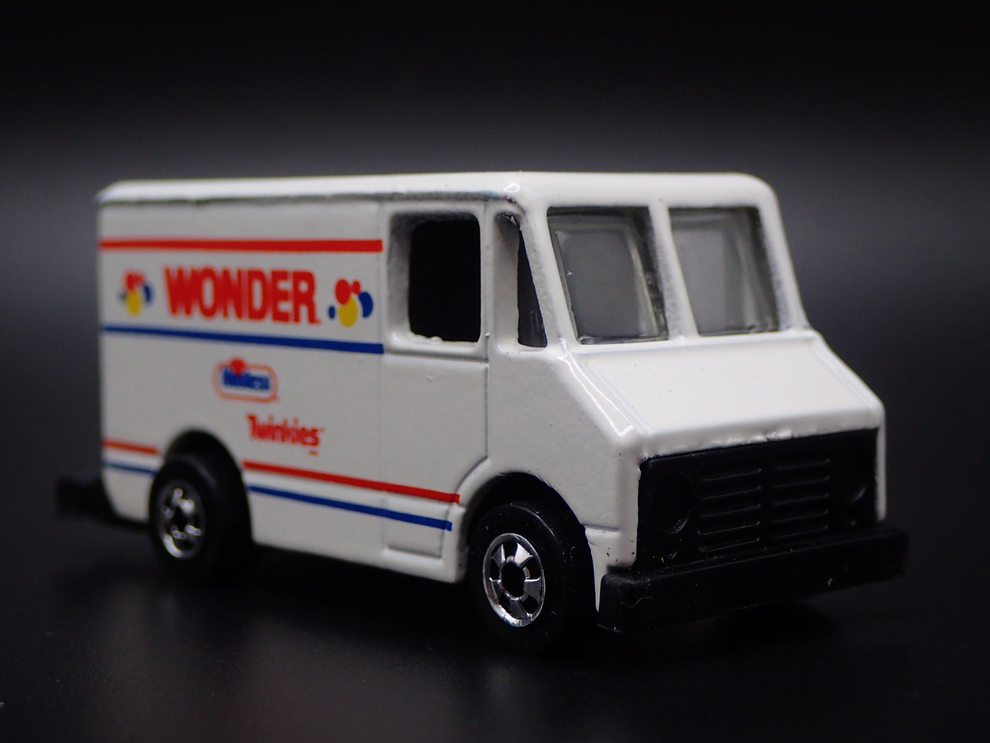 GMC STEP BOX VAN WONDER HOSTESS TWINKIES 1:64 HW SCALE DIORAMA DIECAST MODEL CAR