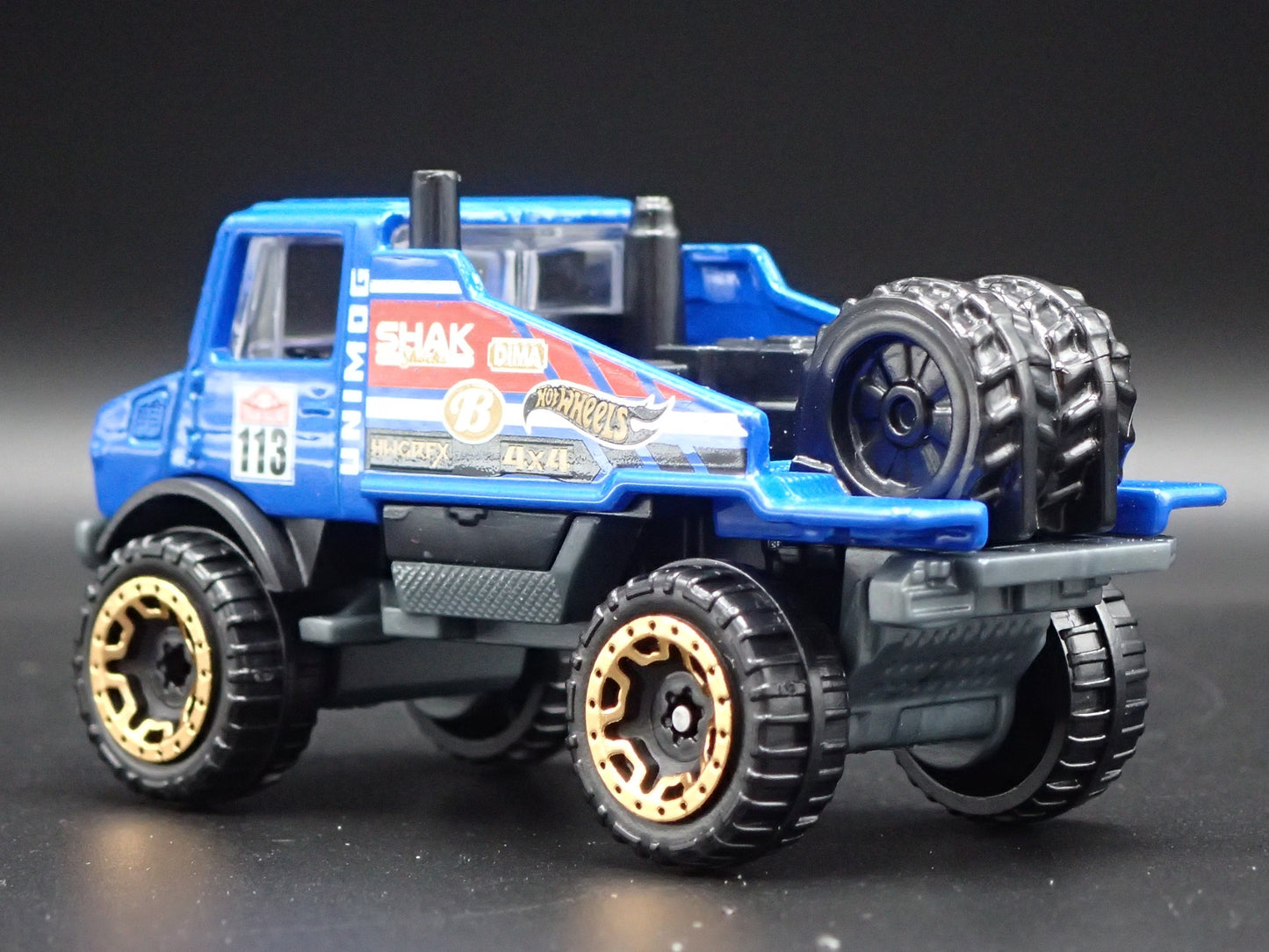 MERCEDES-BENZ UNIMOG 1300 UTILITY TRUCK 1:64 SCALE DIORAMA DIECAST MODEL CAR