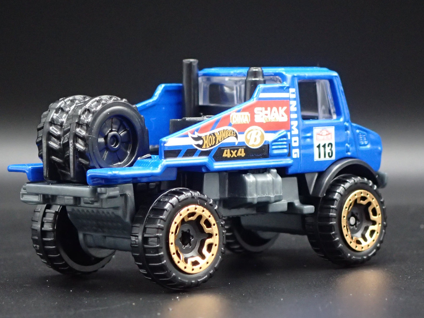 MERCEDES-BENZ UNIMOG 1300 UTILITY TRUCK 1:64 SCALE DIORAMA DIECAST MODEL CAR