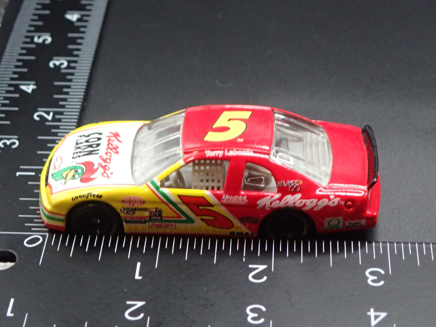 1994 94 CHEVROLET LUMINA 5 TERRY LABONTE KELLOGGS NASCAR 1:64 SCALE DIECAST CAR