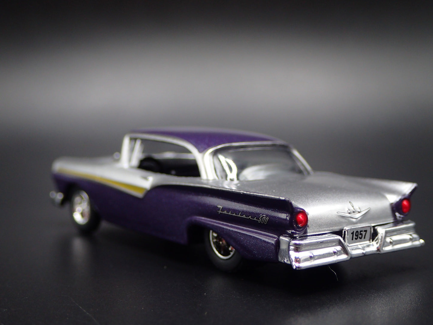1957 57 FORD FAIRLANE 500 RARE 1:64 SCALE COLLECTIBLE DIORAMA DIECAST MODEL CAR