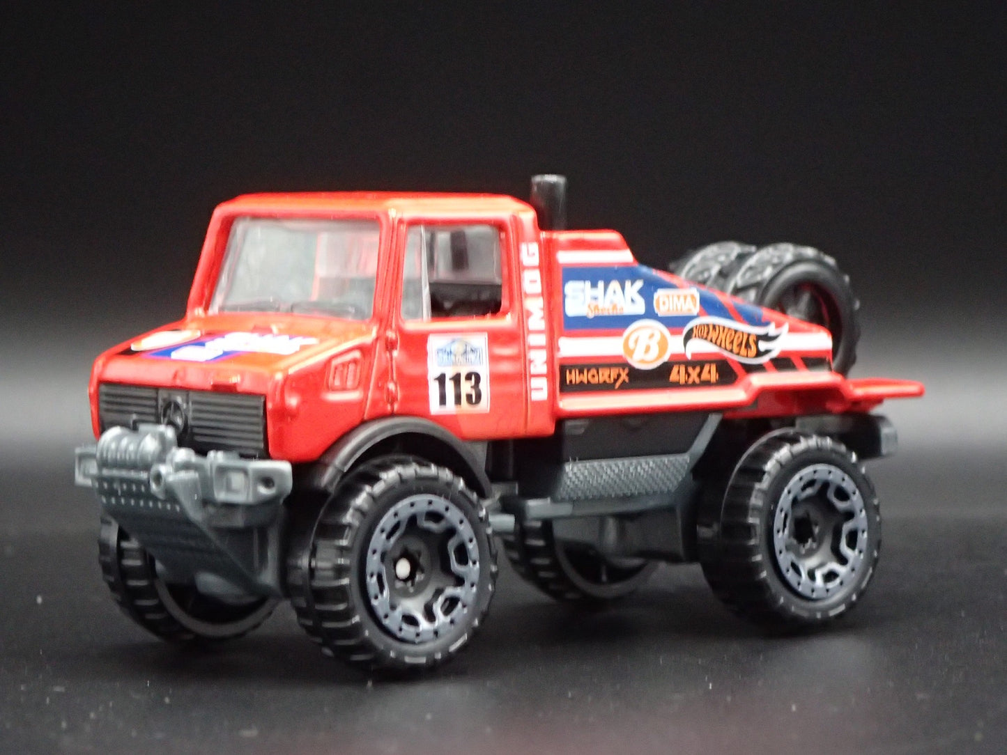 MERCEDES-BENZ UNIMOG 1300 UTILITY TRUCK RED 1:64 SCALE DIORAMA DIECAST MODEL CAR