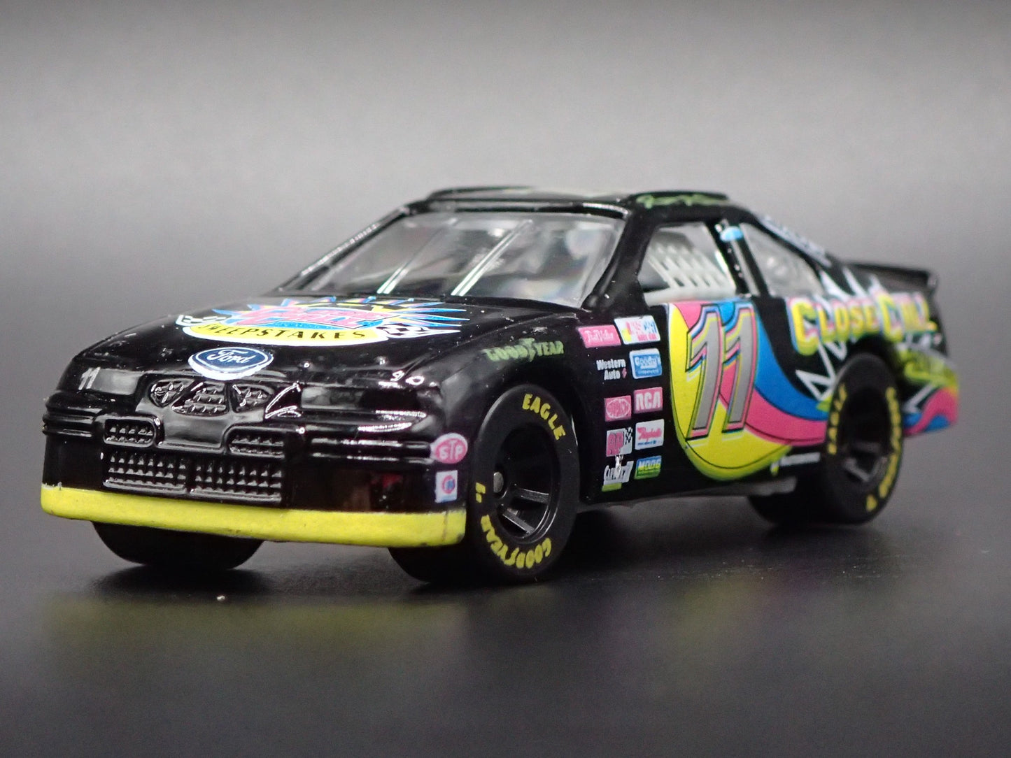 1997 97 FORD THUNDERBIRD 11 BRETT BODINE NASCAR 1:64 SCALE DIECAST MODEL CAR