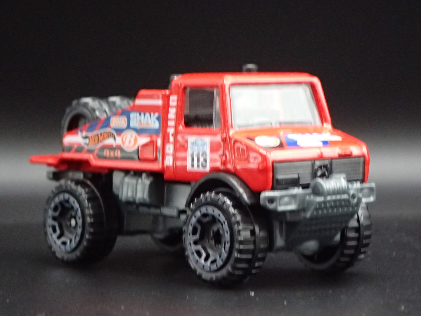 MERCEDES-BENZ UNIMOG 1300 UTILITY TRUCK RED 1:64 SCALE DIORAMA DIECAST MODEL CAR