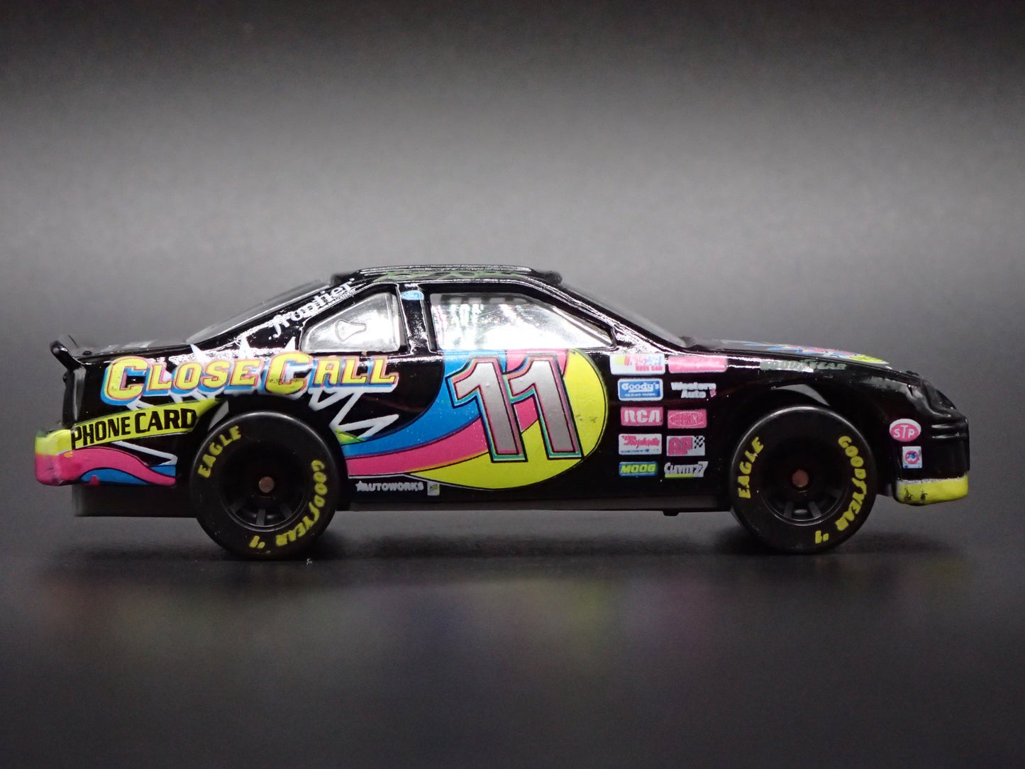 1997 97 FORD THUNDERBIRD 11 BRETT BODINE NASCAR 1:64 SCALE DIECAST MODEL CAR