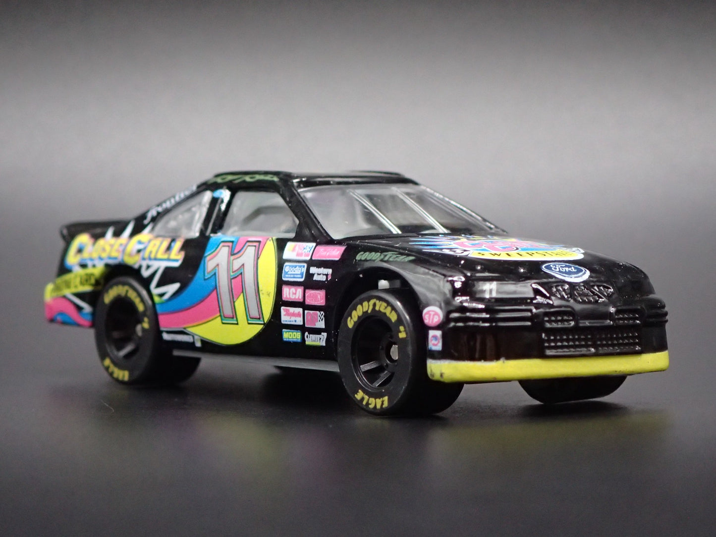 1997 97 FORD THUNDERBIRD 11 BRETT BODINE NASCAR 1:64 SCALE DIECAST MODEL CAR