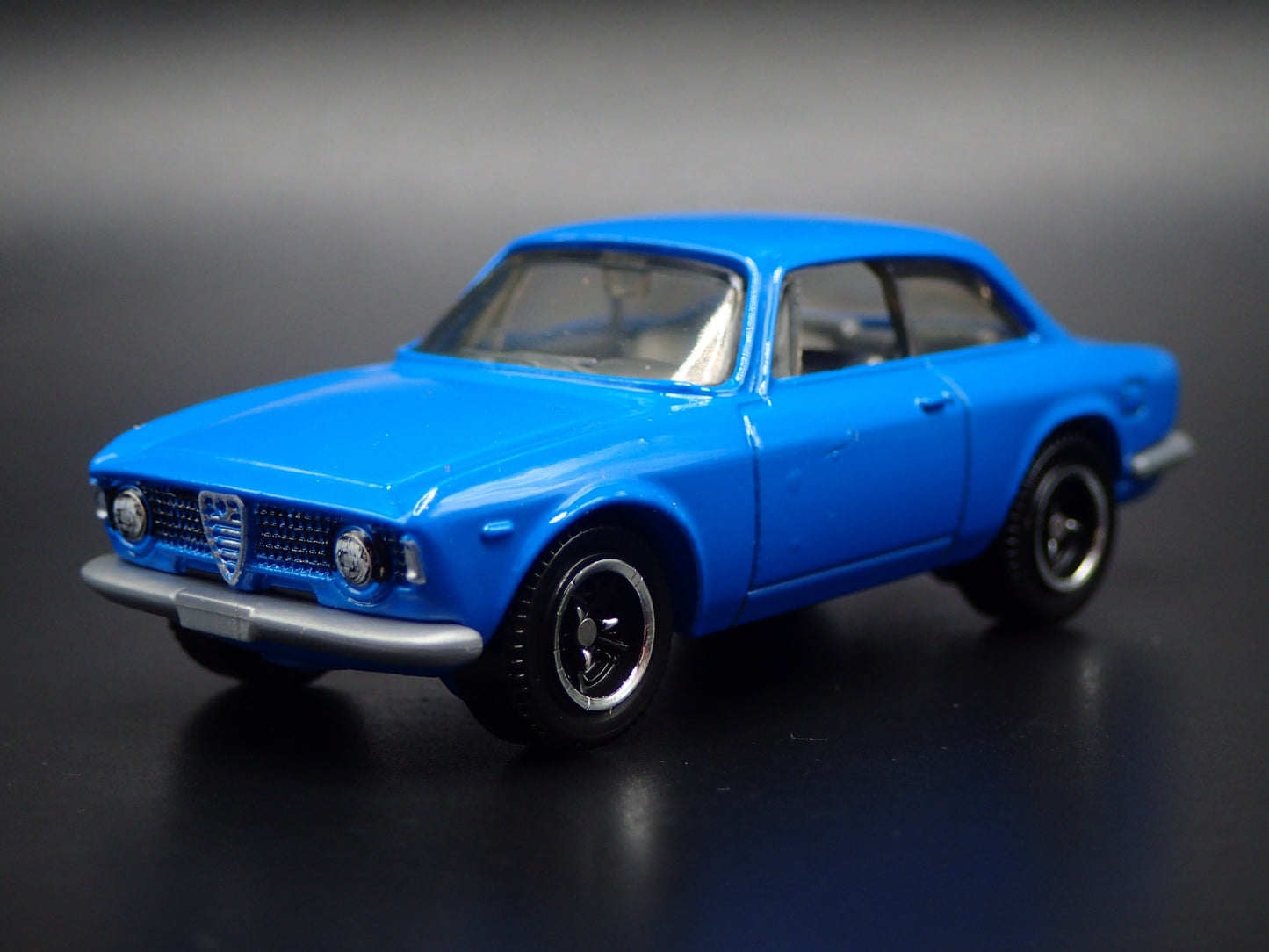 1965-1969 ALFA ROMEO GIULIA SPRINT GTA BLUE 1:64 SCALE DIORAMA DIECAST MODEL CAR