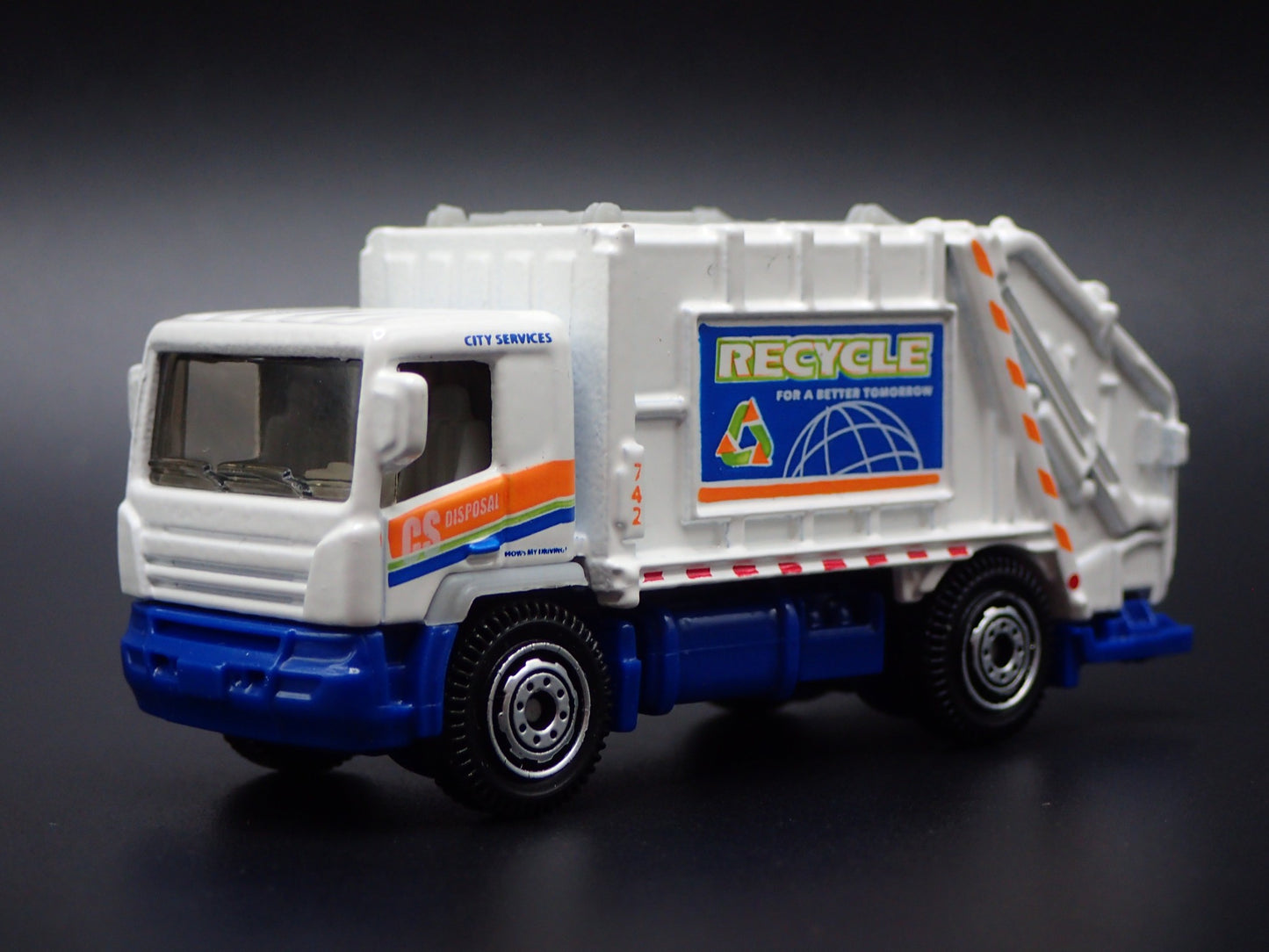 MODERN GARBAGE RECYCLING TRASH TRUCK 1/64 MB SCALE DIORAMA DIECAST MODEL CAR