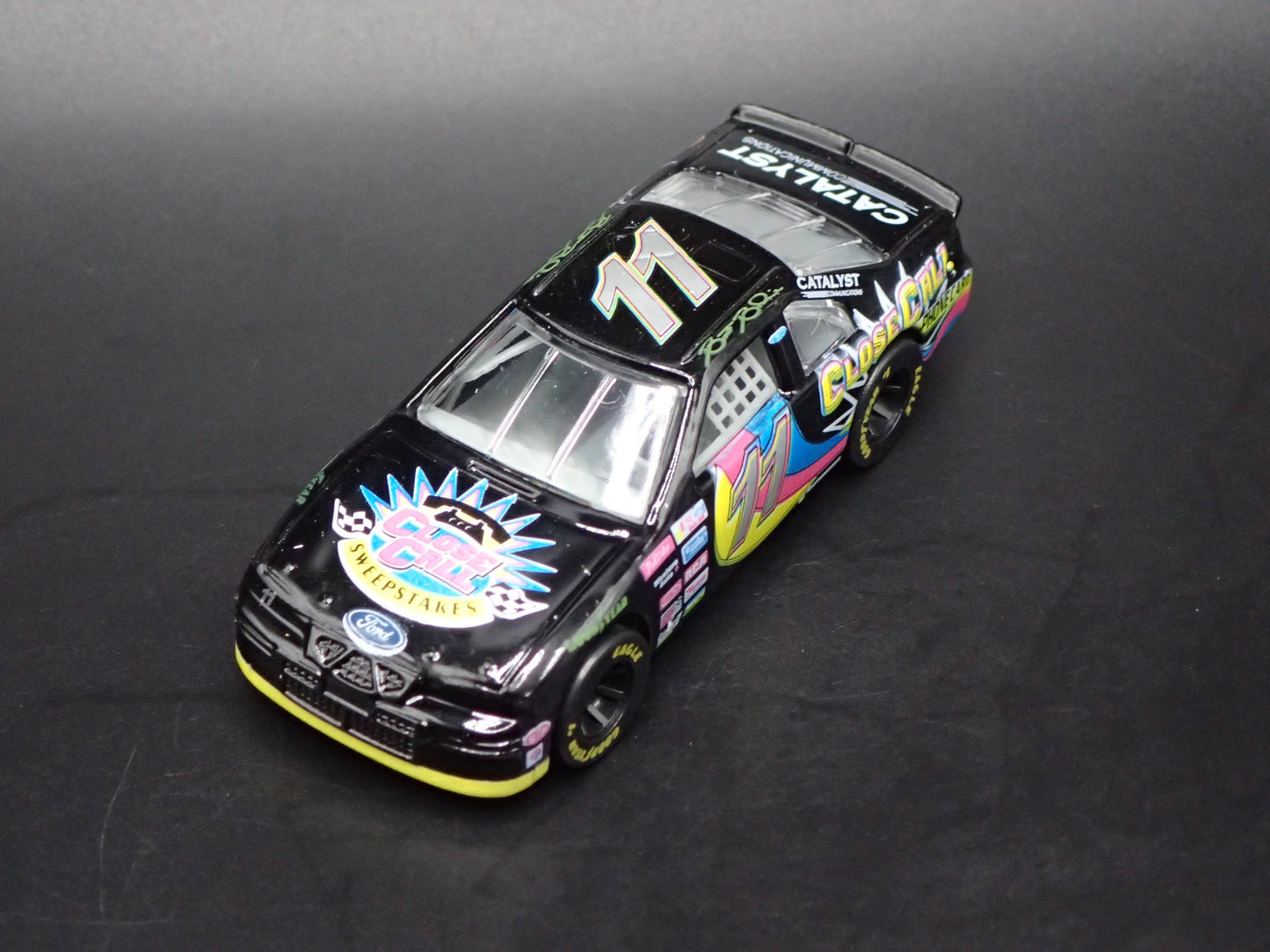 1997 97 FORD THUNDERBIRD 11 BRETT BODINE NASCAR 1:64 SCALE DIECAST MODEL CAR
