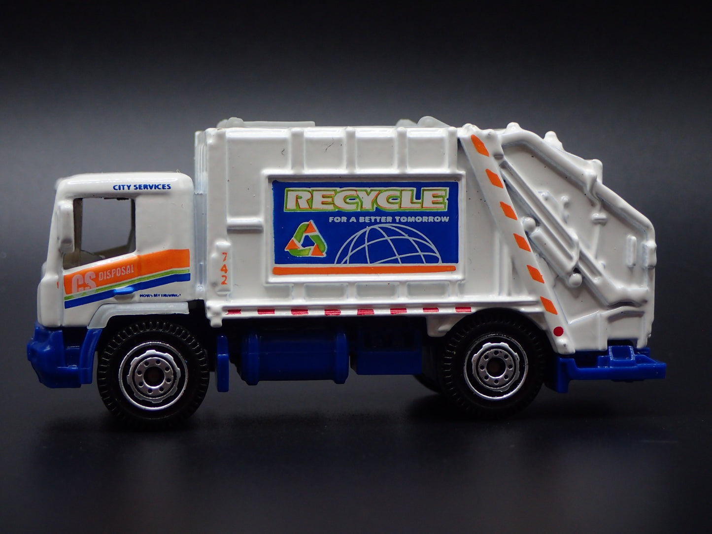 MODERN GARBAGE RECYCLING TRASH TRUCK 1/64 MB SCALE DIORAMA DIECAST MODEL CAR