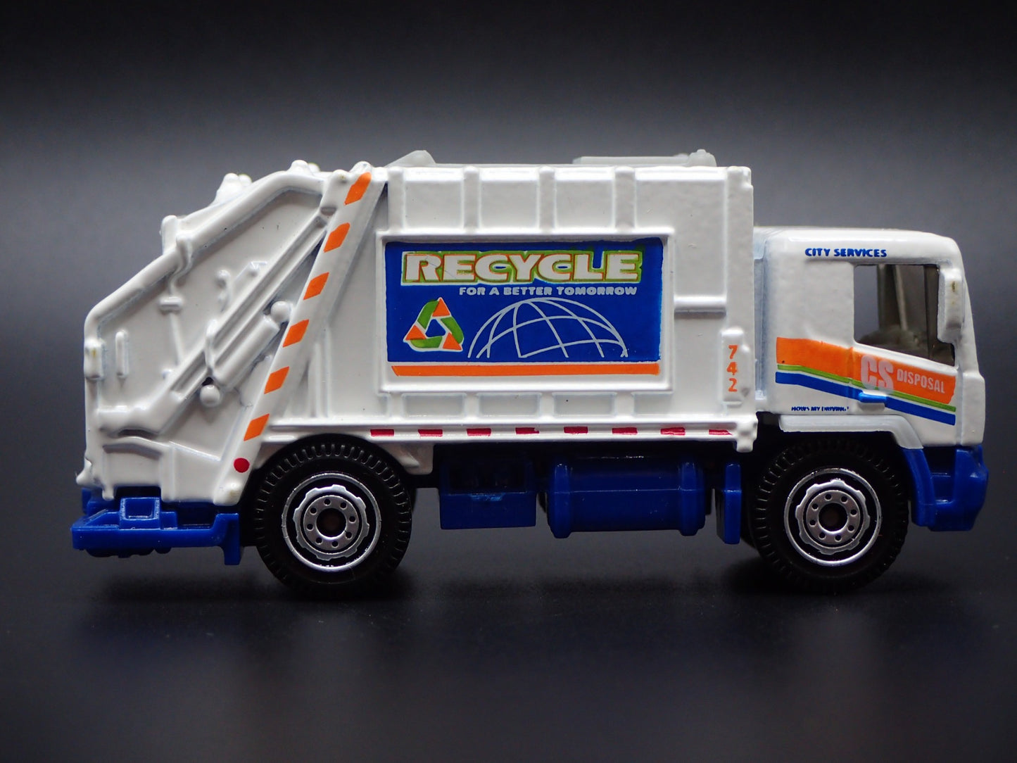 MODERN GARBAGE RECYCLING TRASH TRUCK 1/64 MB SCALE DIORAMA DIECAST MODEL CAR