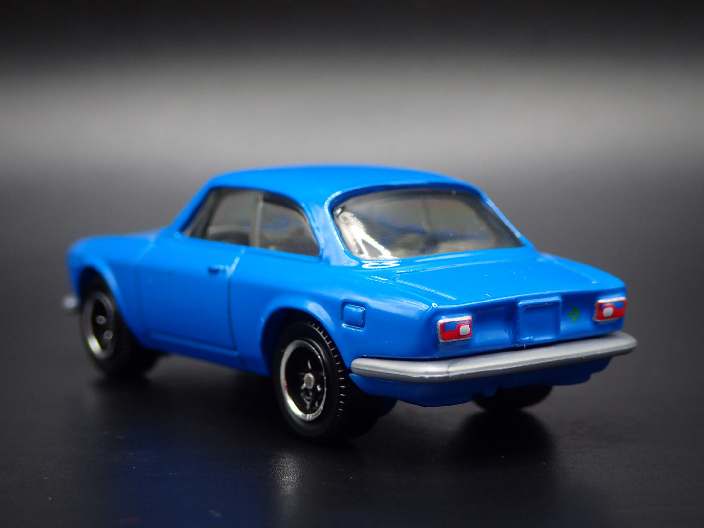 1965-1969 ALFA ROMEO GIULIA SPRINT GTA BLUE 1:64 SCALE DIORAMA DIECAST MODEL CAR