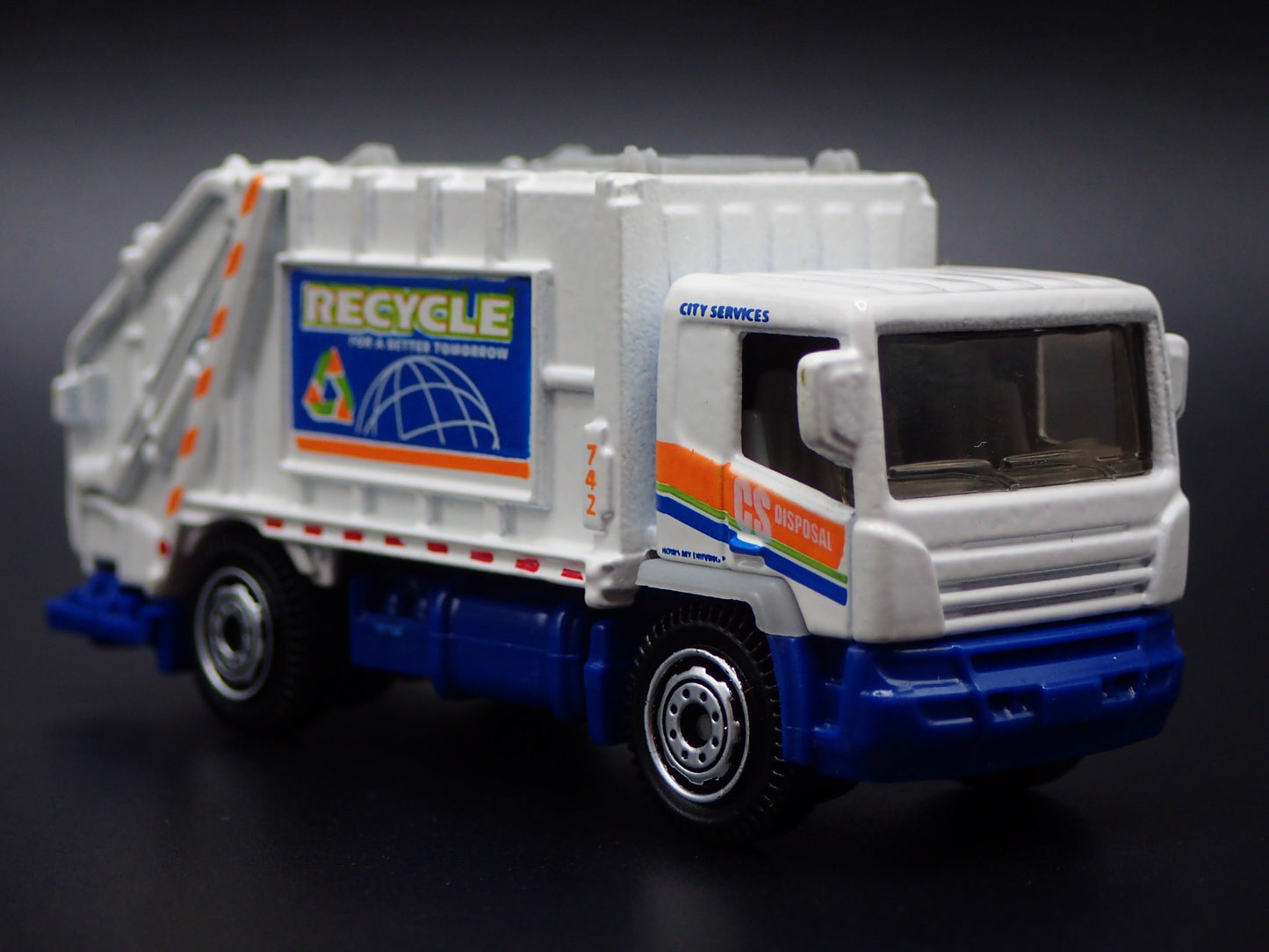 MODERN GARBAGE RECYCLING TRASH TRUCK 1/64 MB SCALE DIORAMA DIECAST MODEL CAR