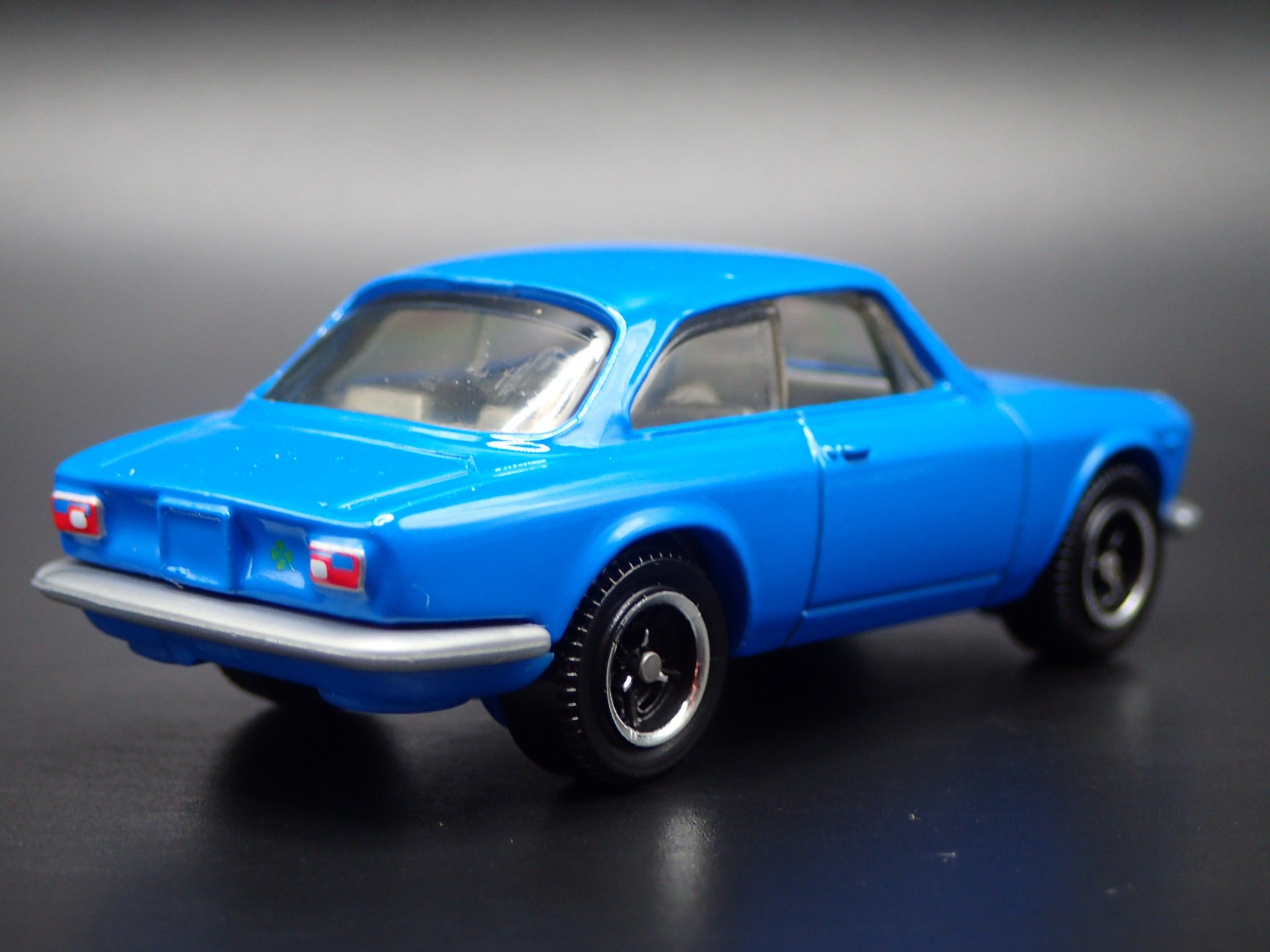 1965-1969 ALFA ROMEO GIULIA SPRINT GTA BLUE 1:64 SCALE DIORAMA