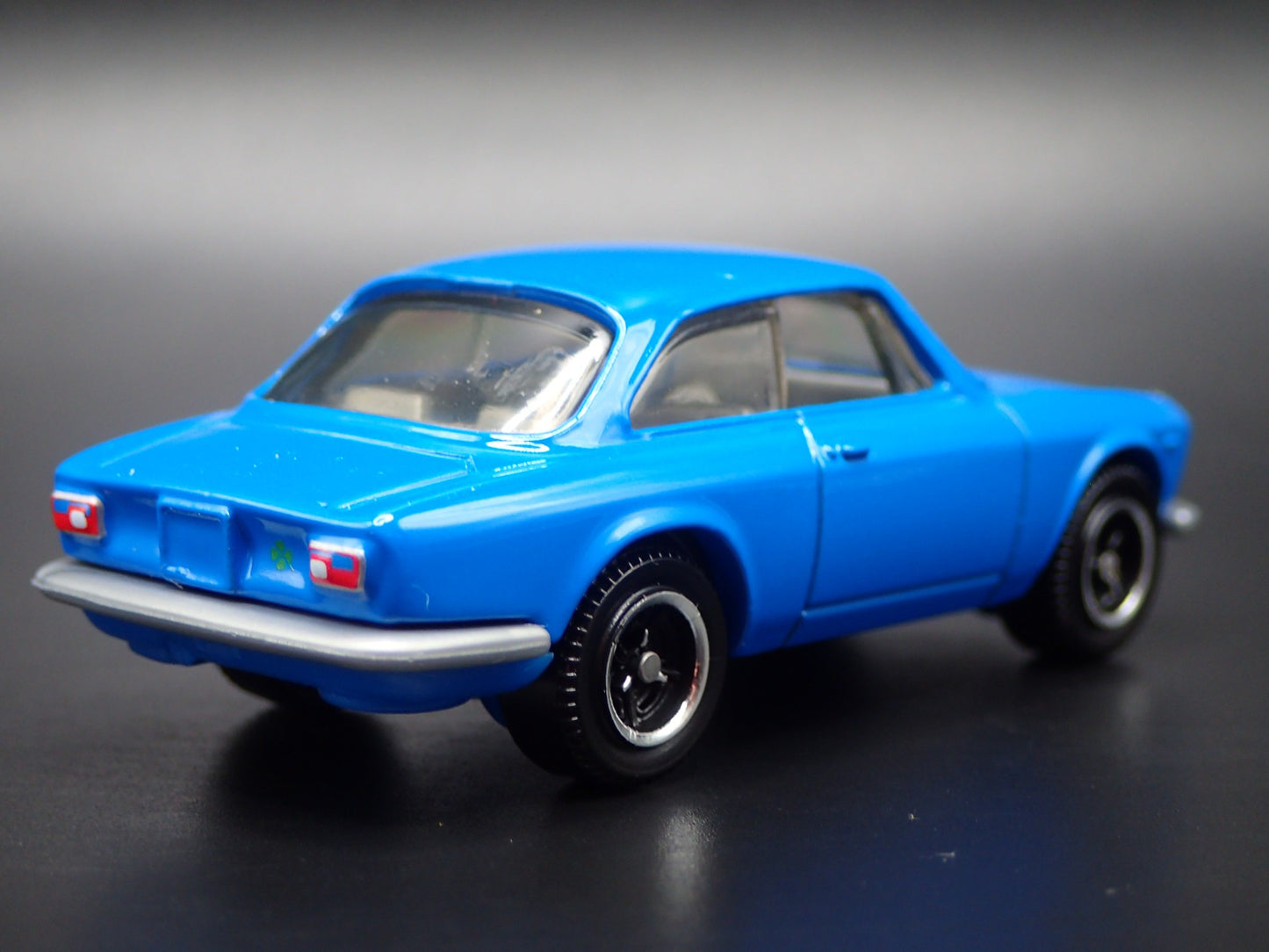 1965-1969 ALFA ROMEO GIULIA SPRINT GTA BLUE 1:64 SCALE DIORAMA DIECAST MODEL CAR