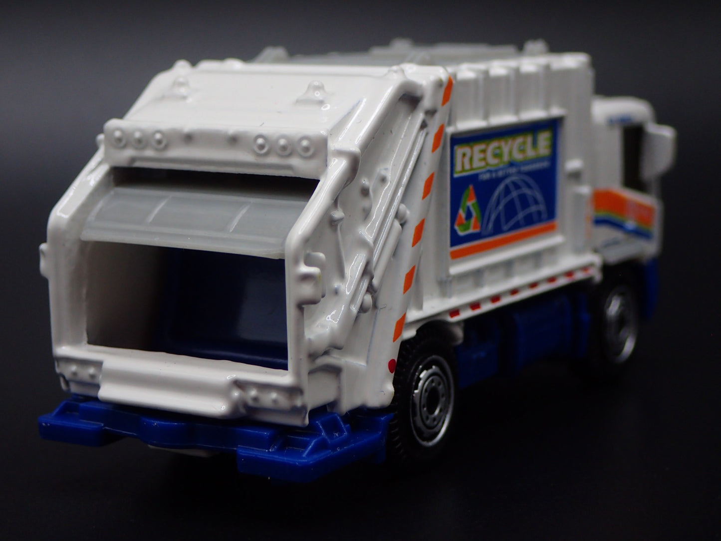 MODERN GARBAGE RECYCLING TRASH TRUCK 1/64 MB SCALE DIORAMA DIECAST MODEL CAR