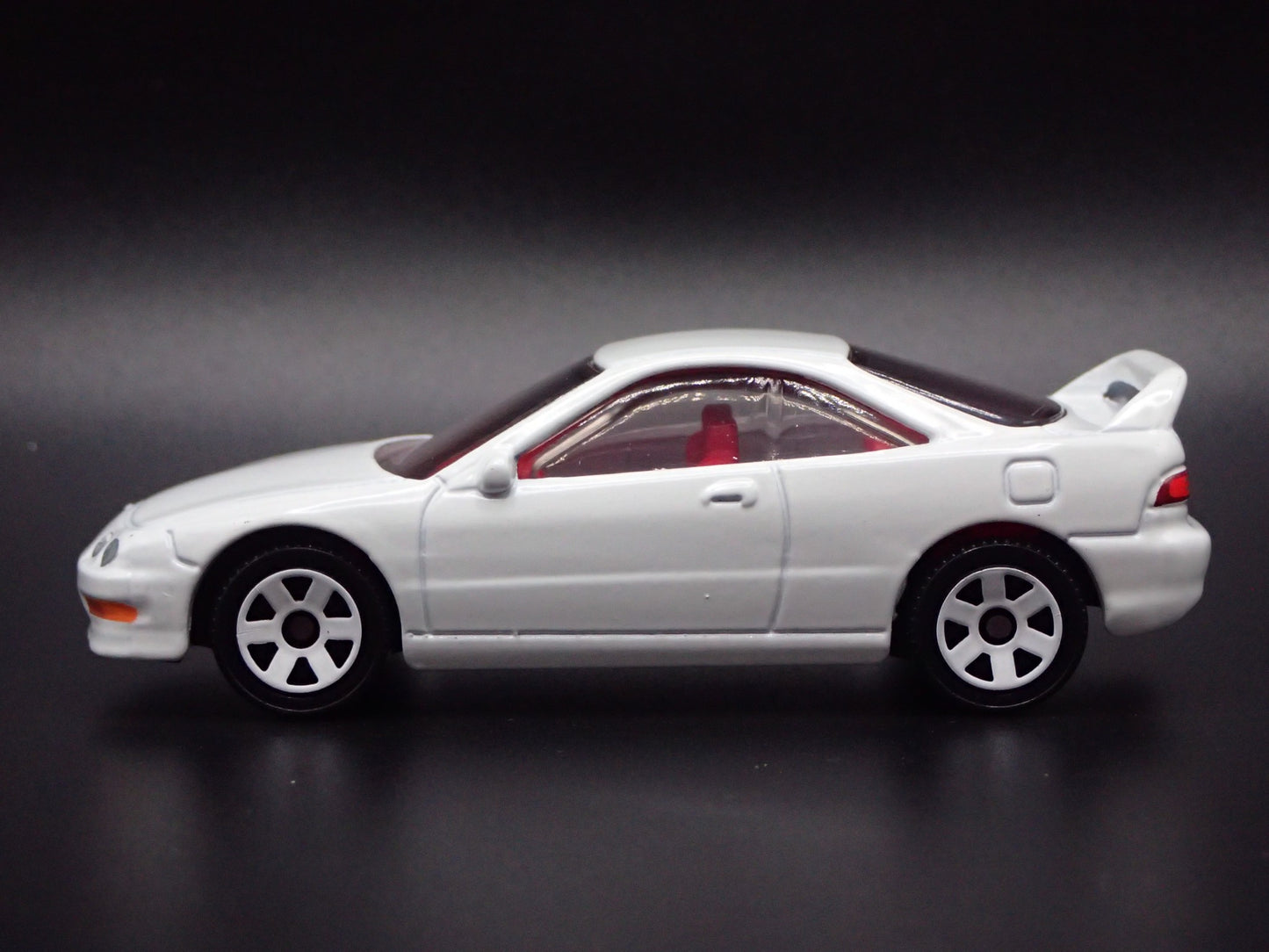 1997-2001 ACURA INTEGRA TYPE R 1:64 SCALE COLLECTIBLE DIORAMA DIECAST MODEL CAR