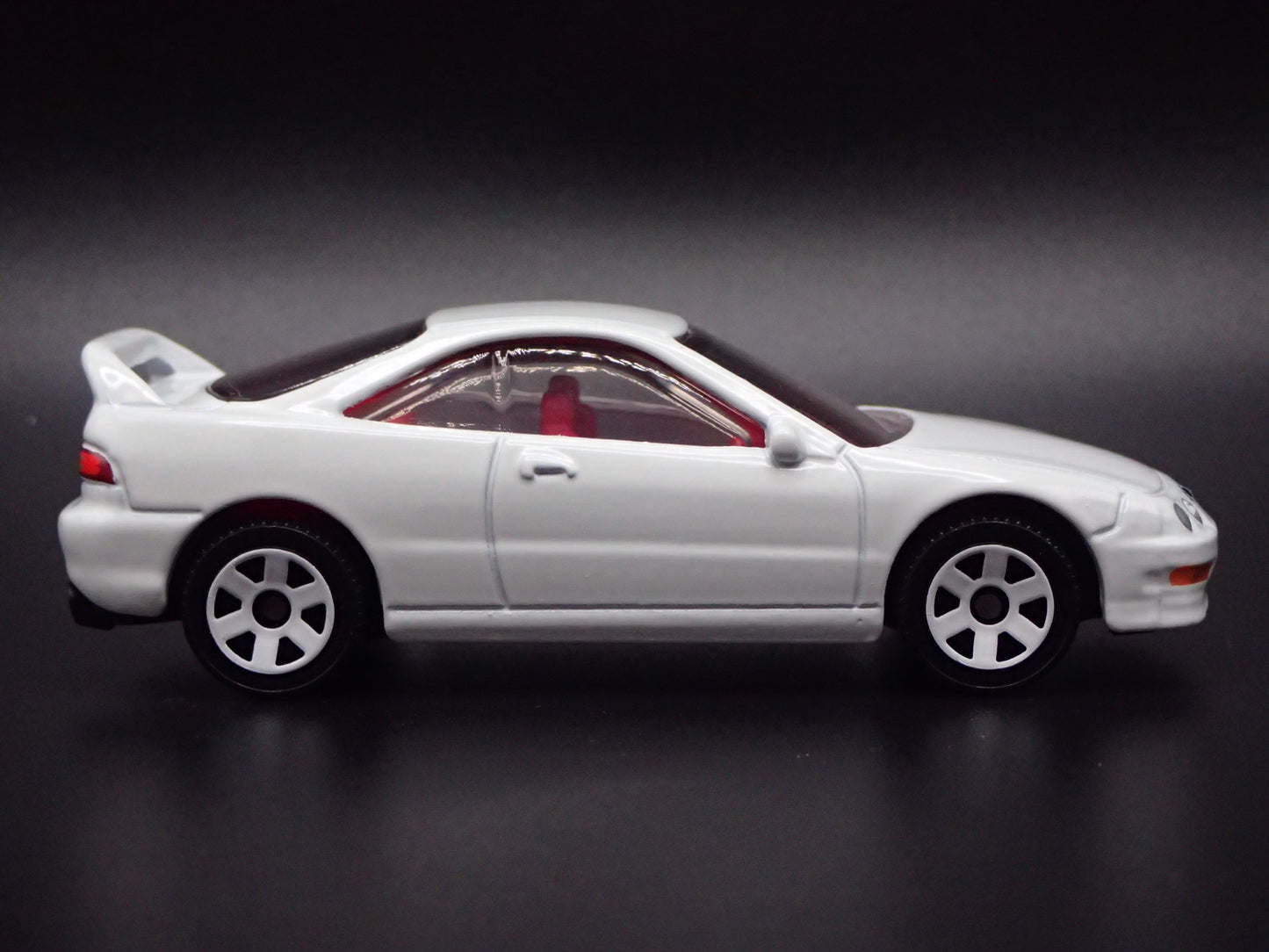 1997-2001 ACURA INTEGRA TYPE R 1:64 SCALE COLLECTIBLE DIORAMA DIECAST MODEL CAR